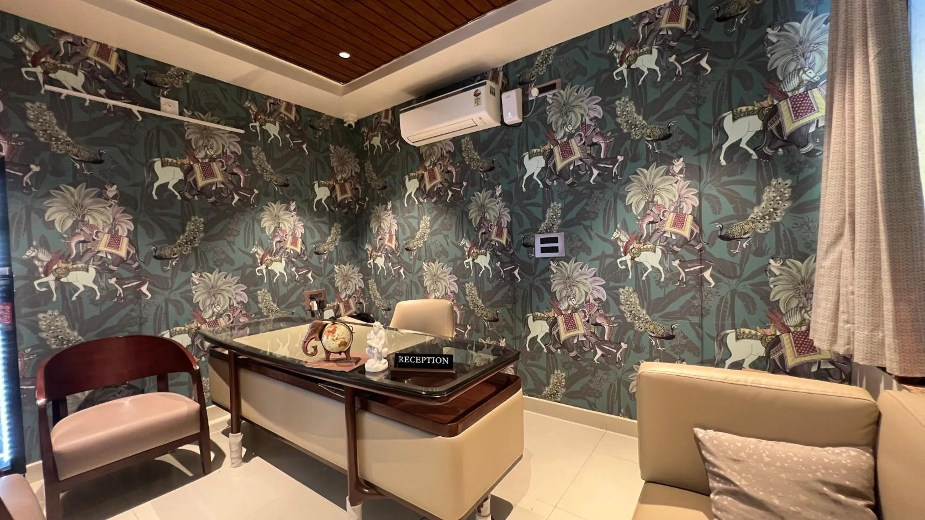 Lobby or reception in Hotel GMR Pearls