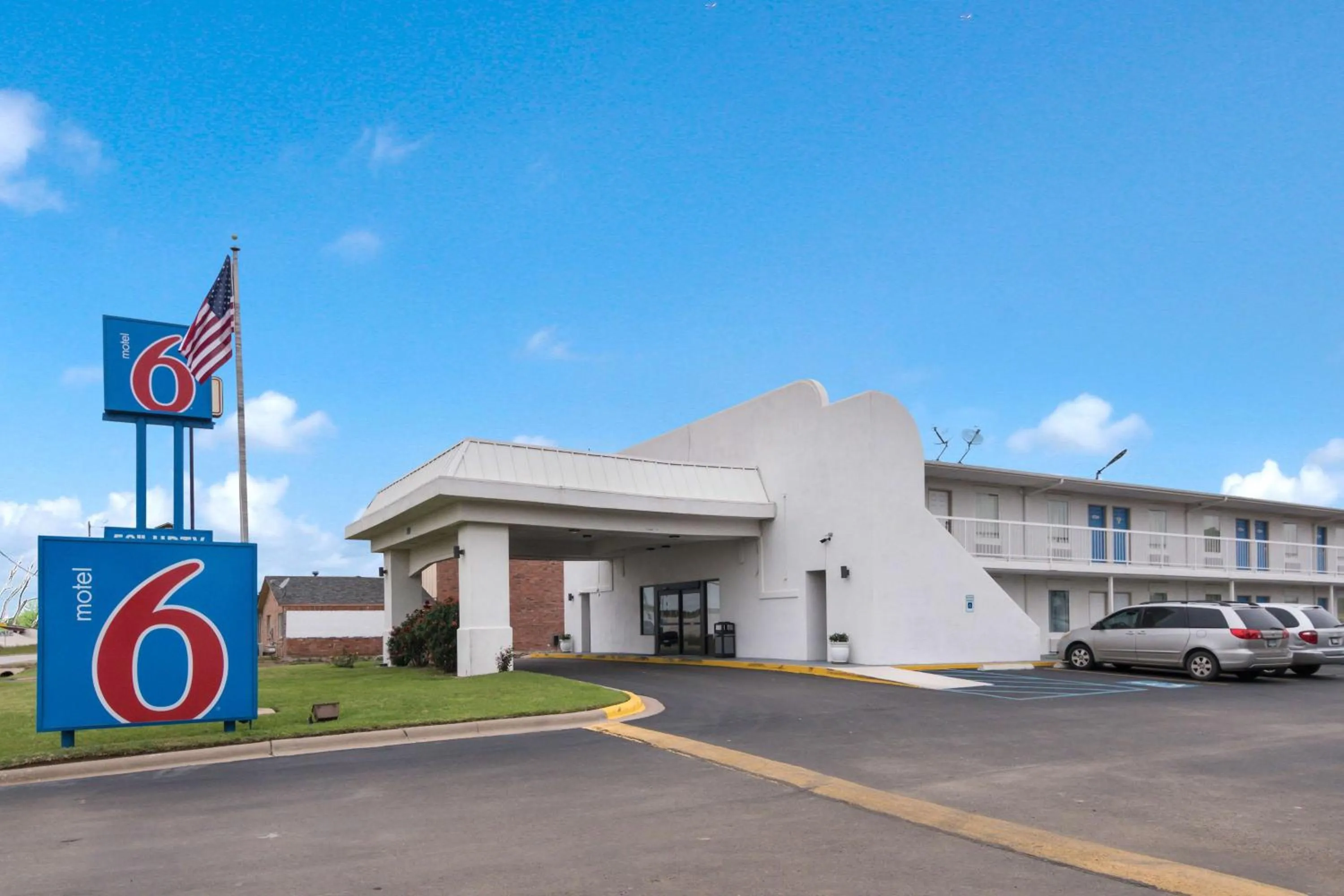 Property building in Motel 6 Abilene, TX - East