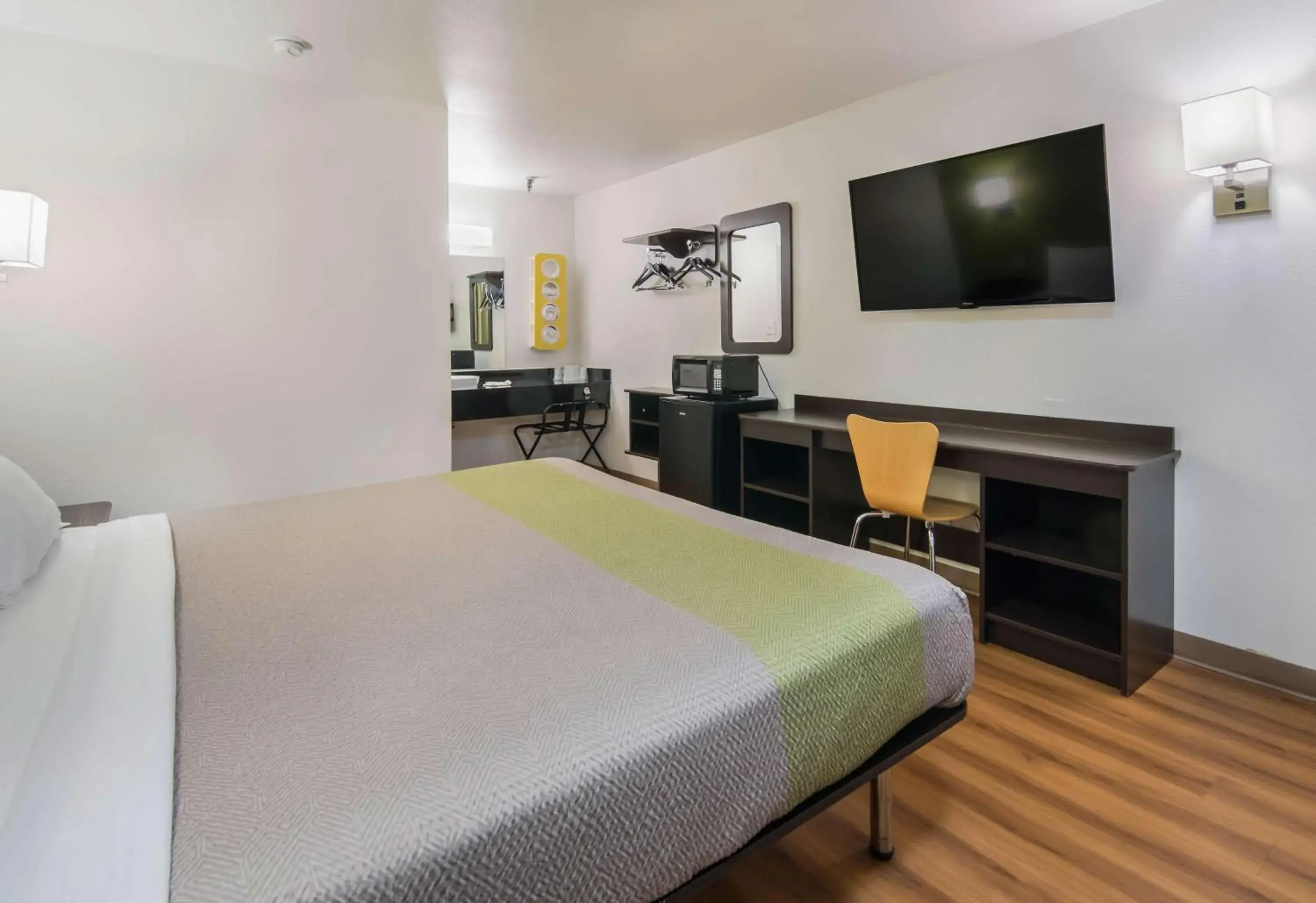 King Room - Smoking in Motel 6 Abilene, TX - East King Room - Smoking in Motel 6 Abilene, TX - East