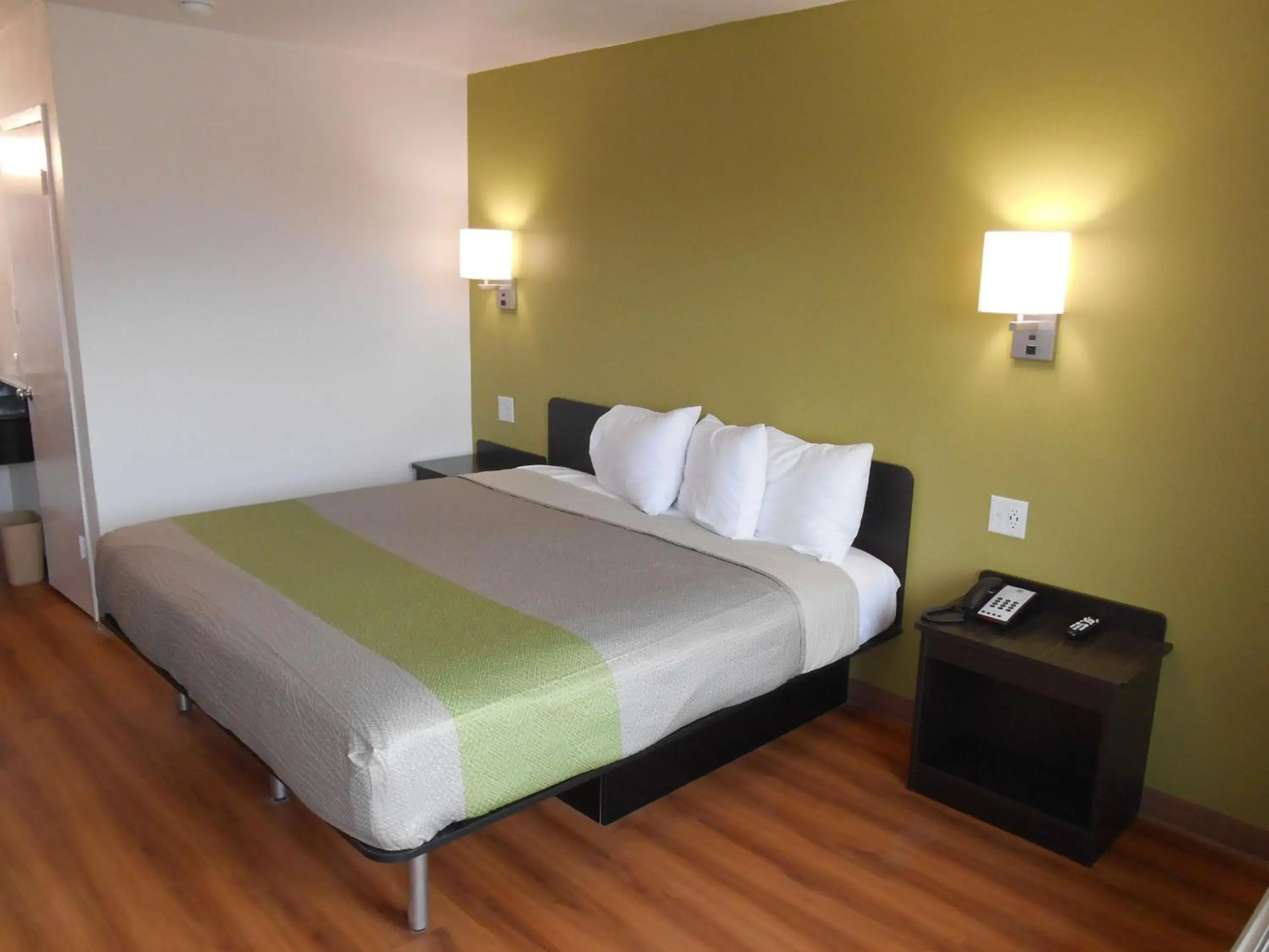 King Room - Non-Smoking in Motel 6 Abilene, TX - East King Room - Non-Smoking in Motel 6 Abilene, TX - East