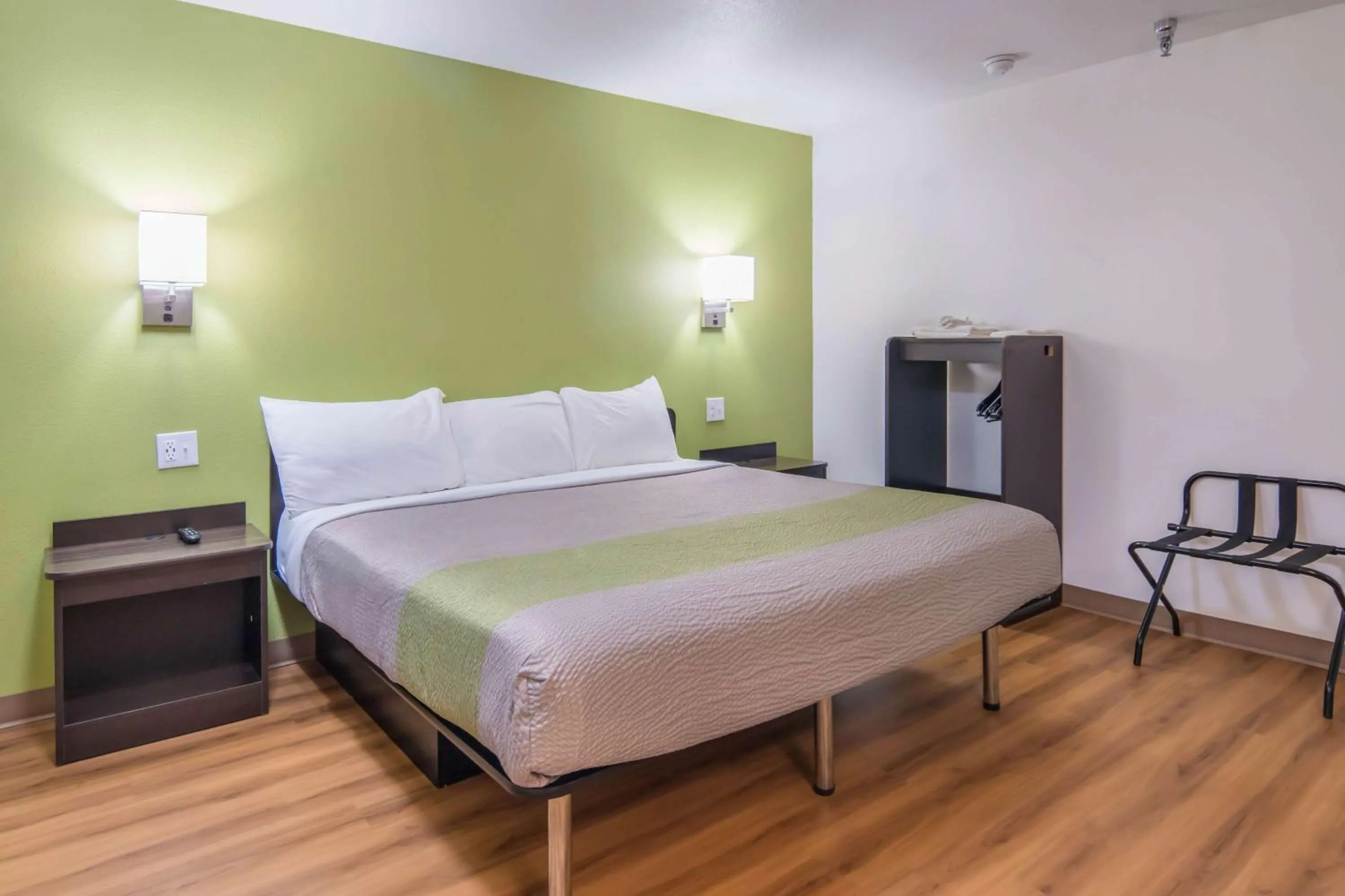 Bedroom, Bed in Motel 6 Abilene, TX - East