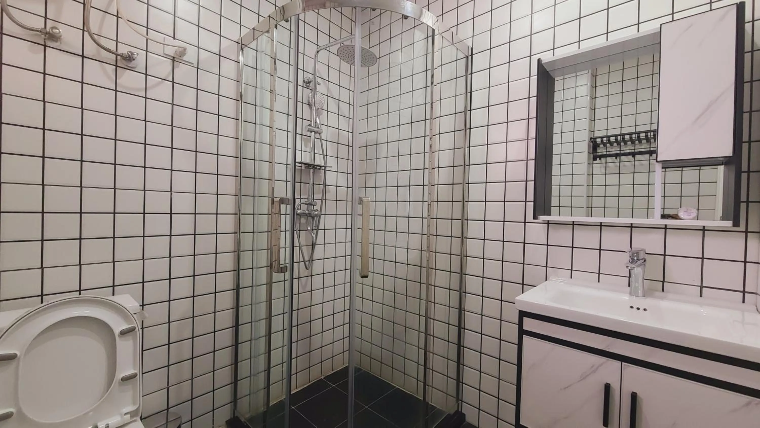 Shower in Nahusenay hotel