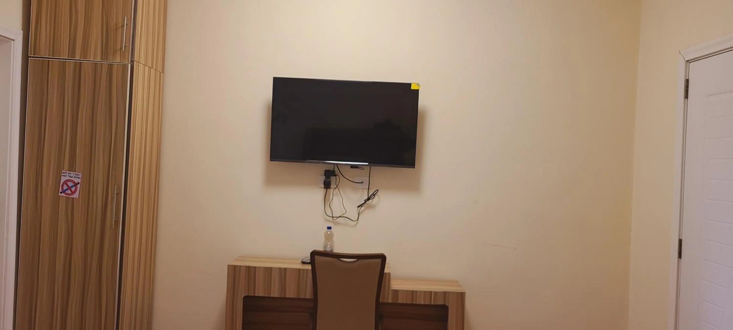 TV and multimedia in Nahusenay hotel
