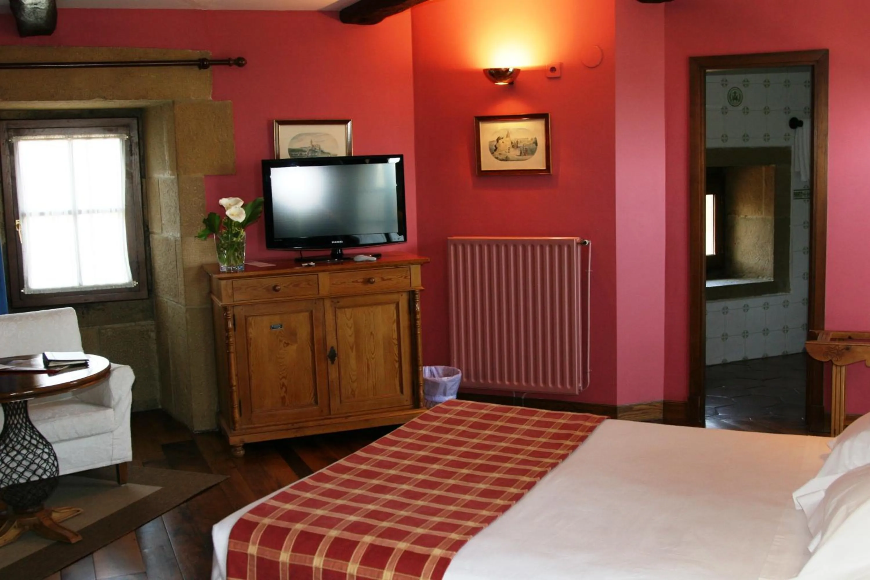 Photo of the whole room, Bed in Hotel Palacio Obispo