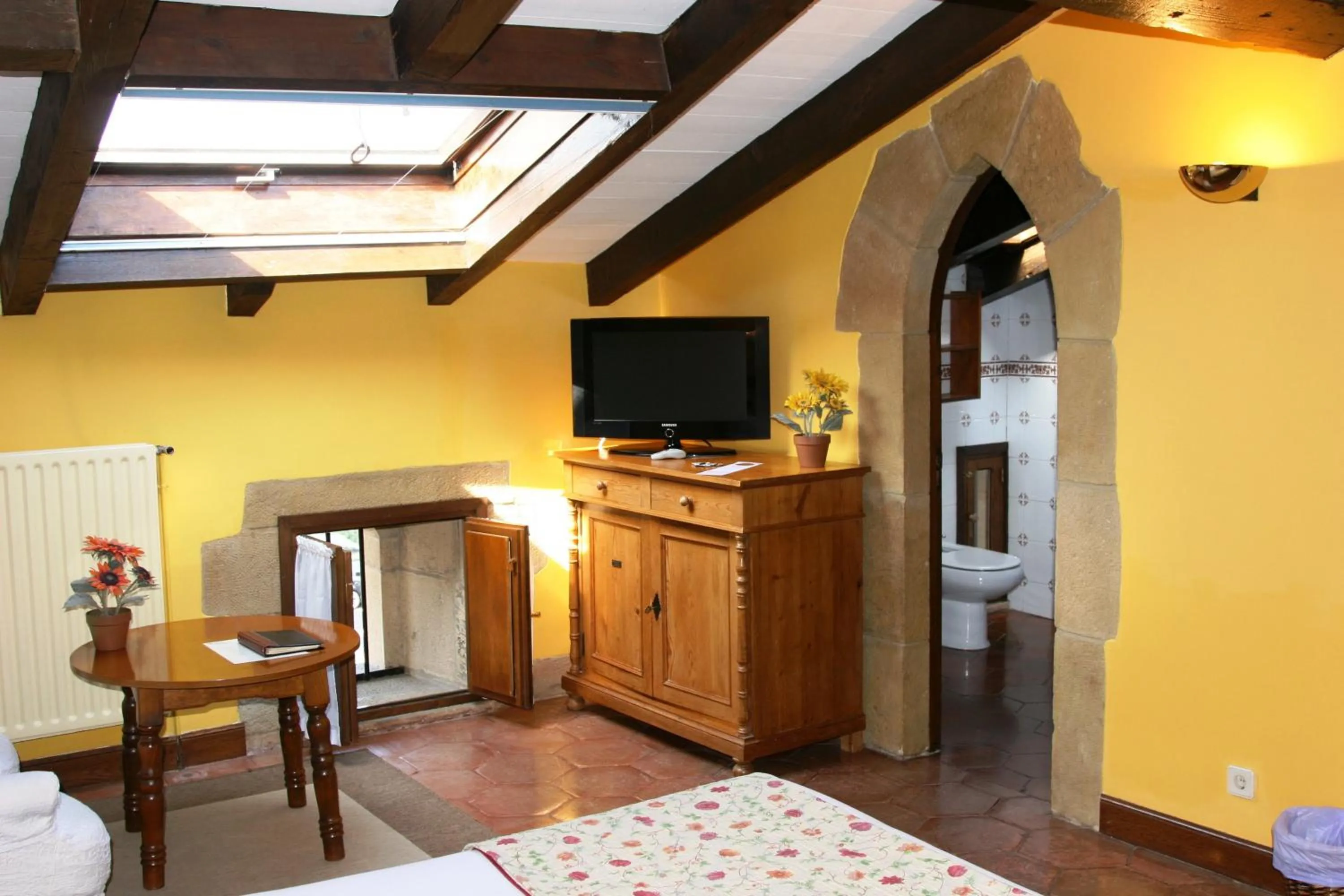 TV and multimedia, Bed in Hotel Palacio Obispo