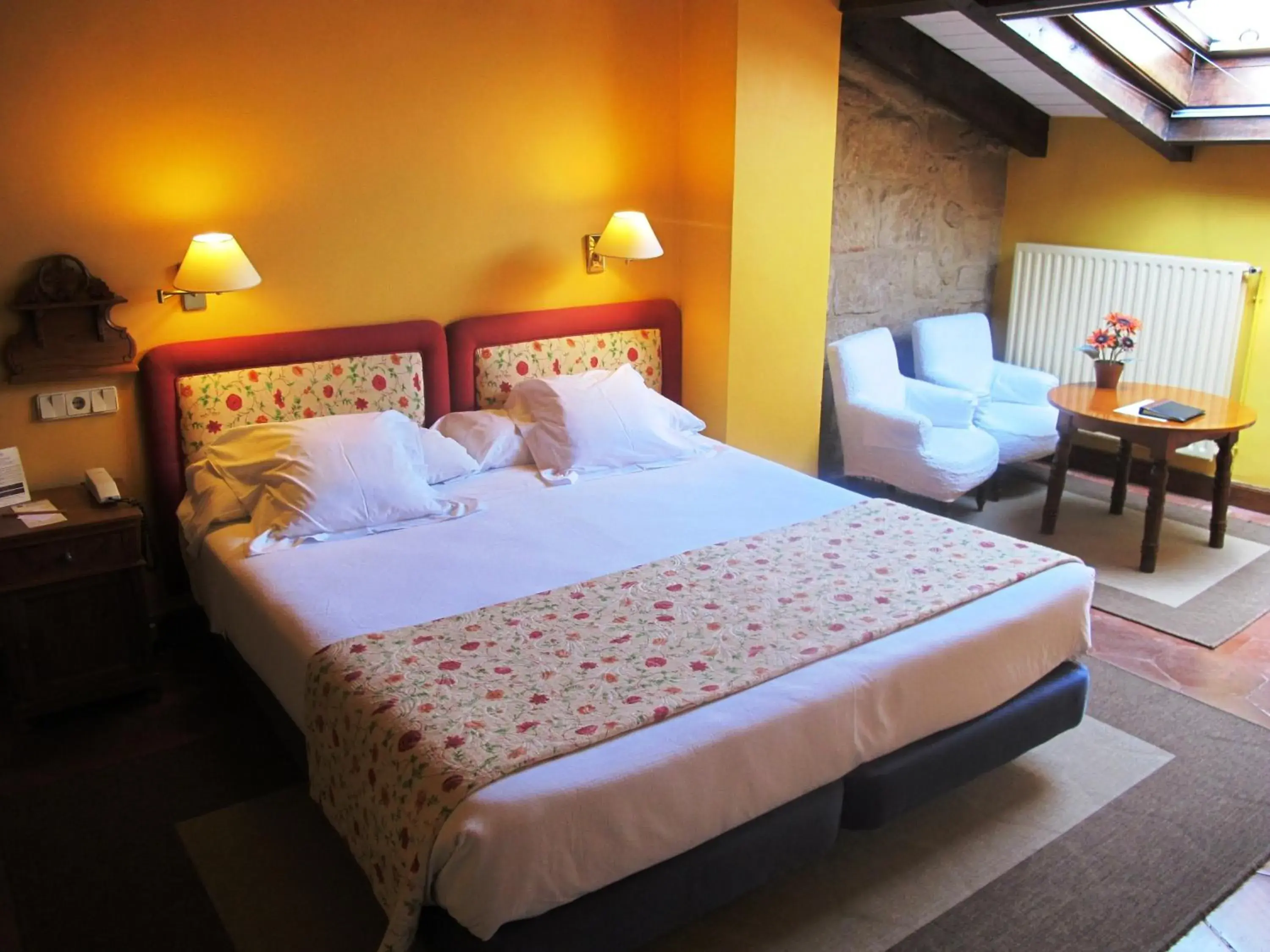 Double or Twin Room with Extra Bed in Hotel Palacio Obispo Double or Twin Room with Extra Bed in Hotel Palacio Obispo