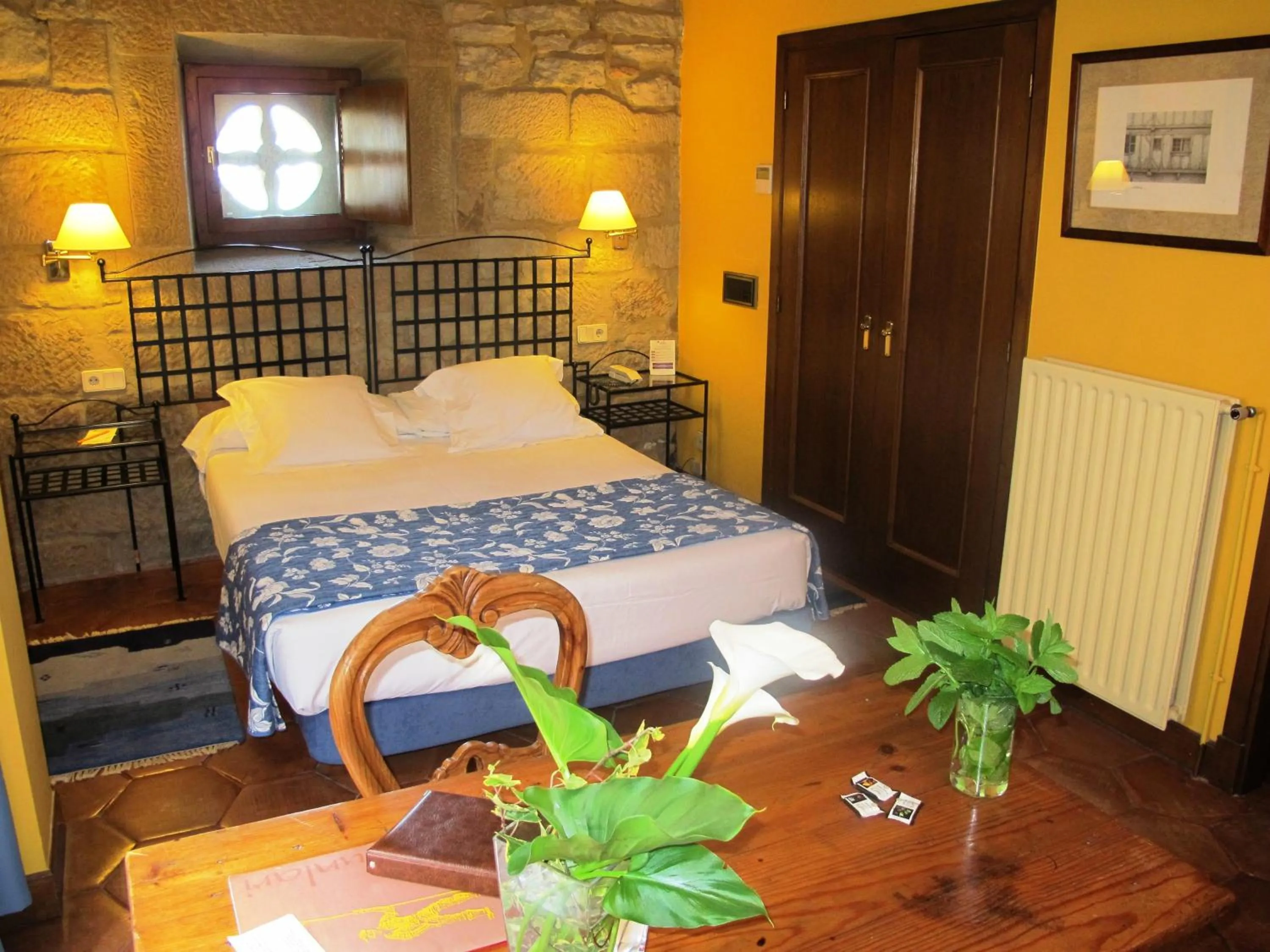 Photo of the whole room, Bed in Hotel Palacio Obispo