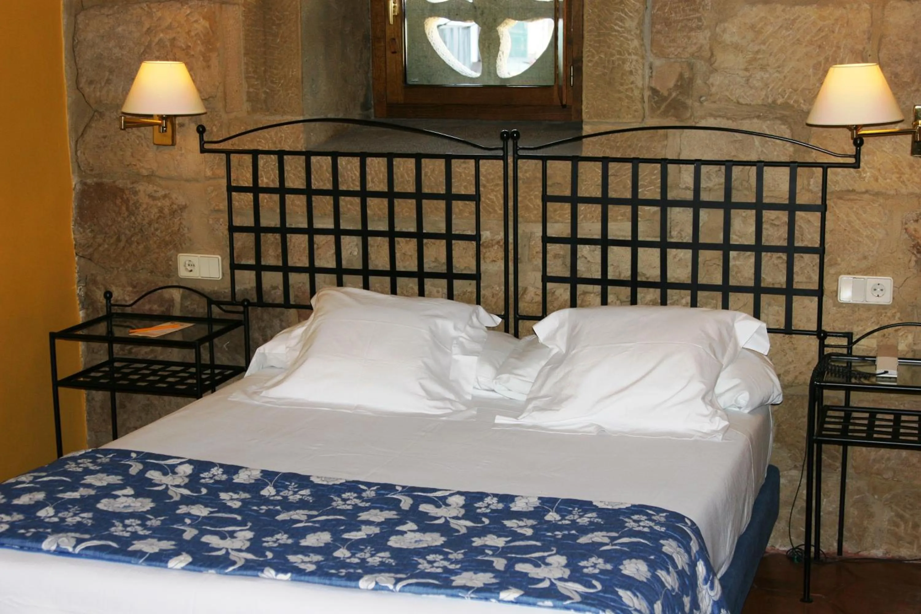 Photo of the whole room, Bed in Hotel Palacio Obispo