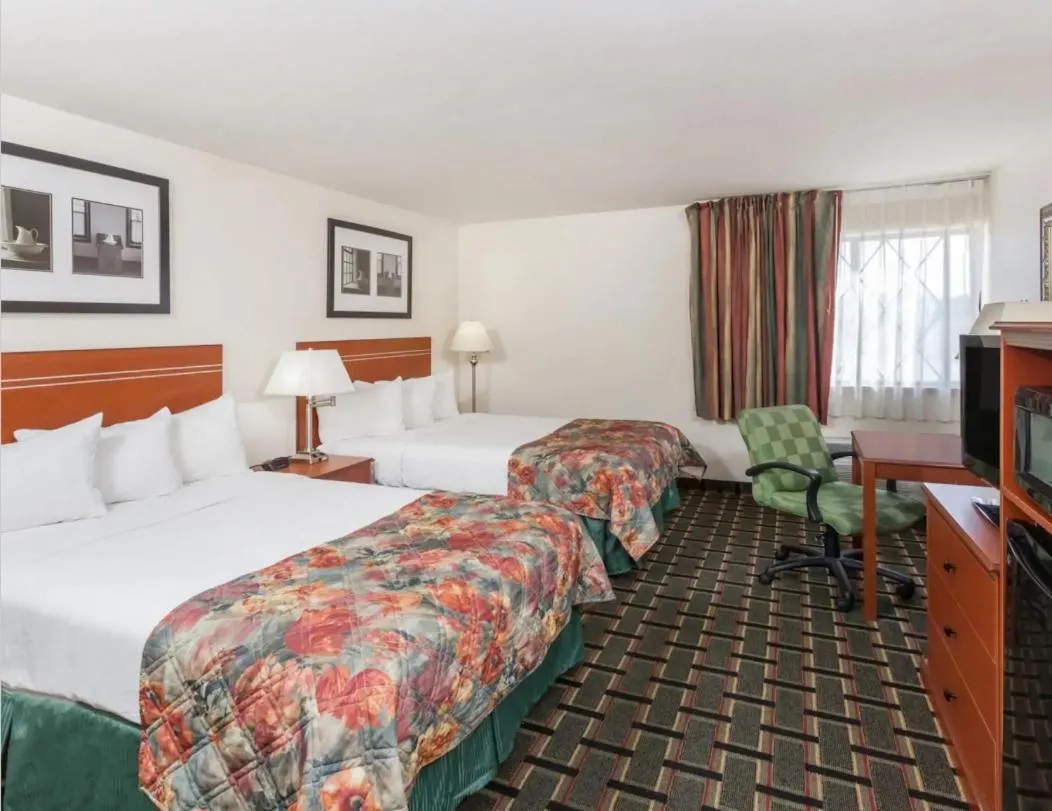 Bed in Fairbridge Inn Express Decatur Forsyth IL