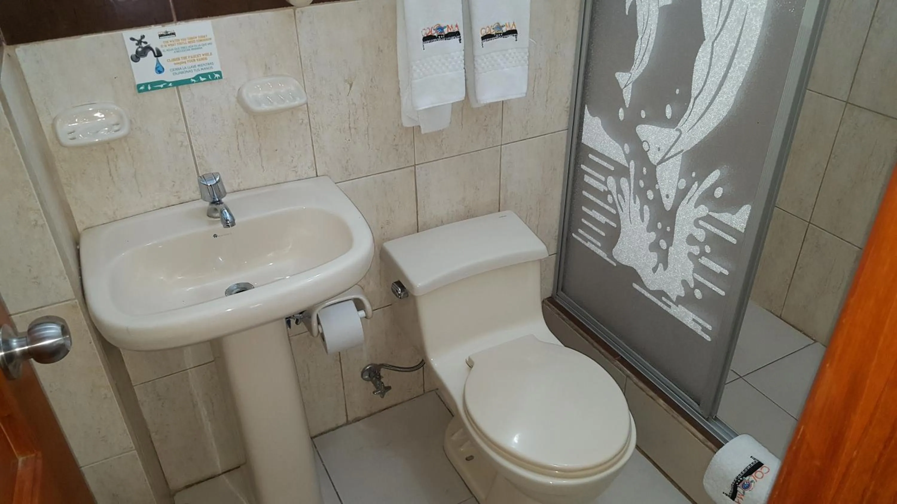 Bathroom in Hotel Coloma Galapagos