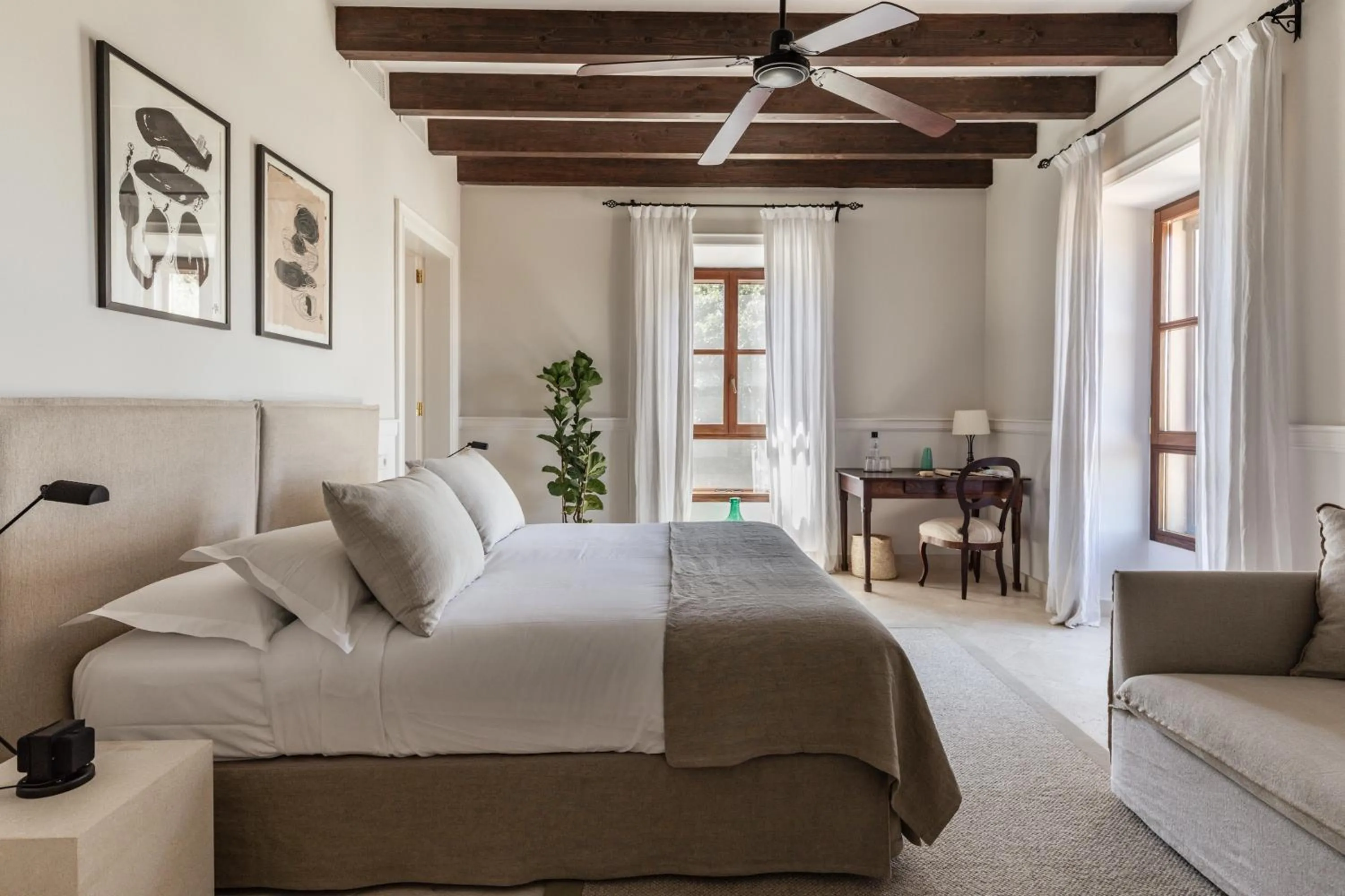 Bedroom, Bed in Cal Reiet Holistic Retreat