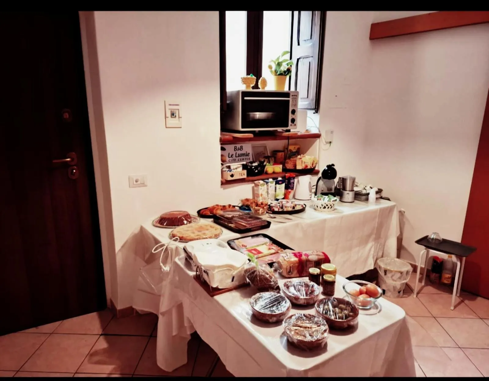 Buffet breakfast in B&B Al Dammuso
