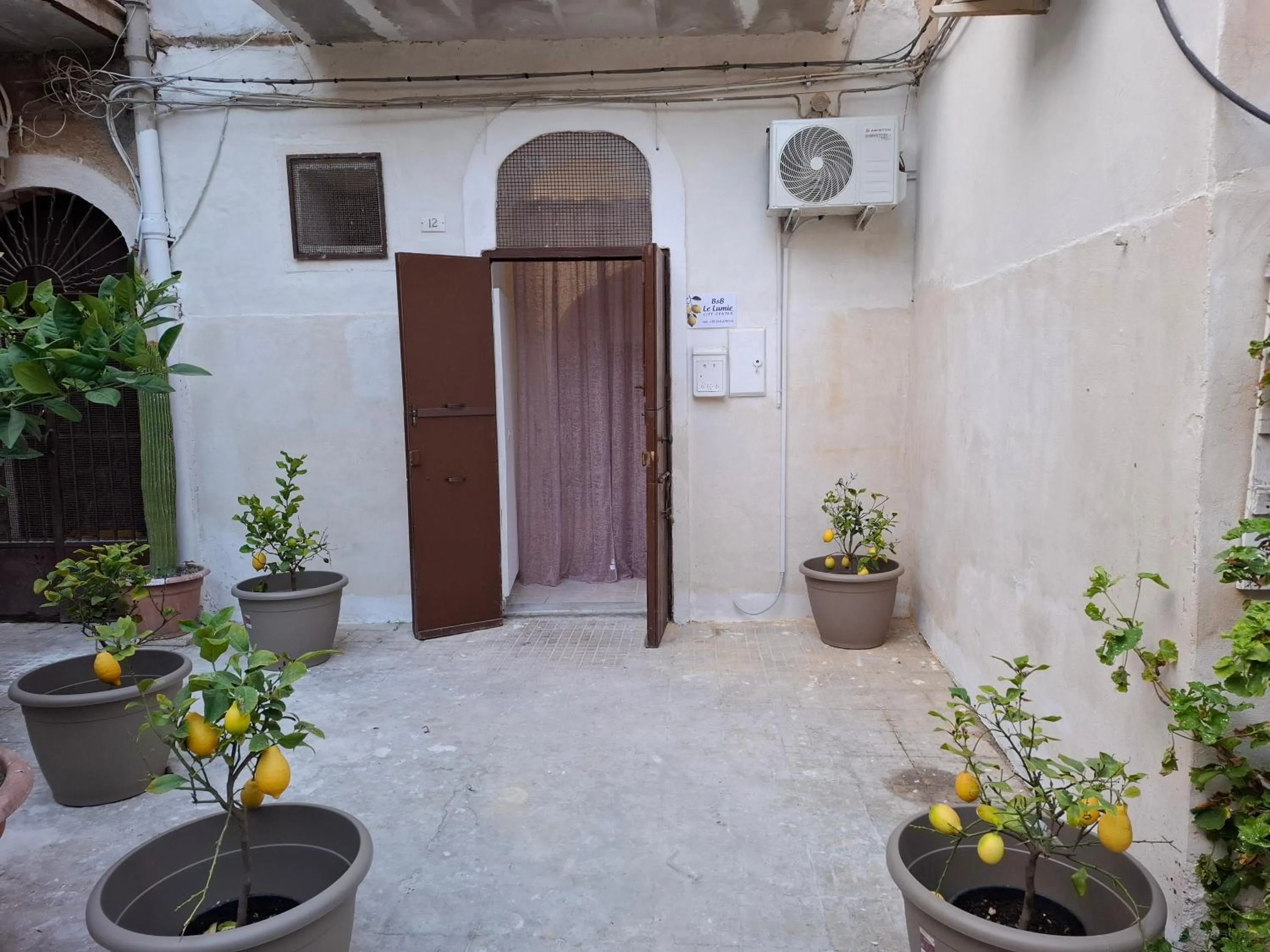 Facade/entrance in B&B Al Dammuso