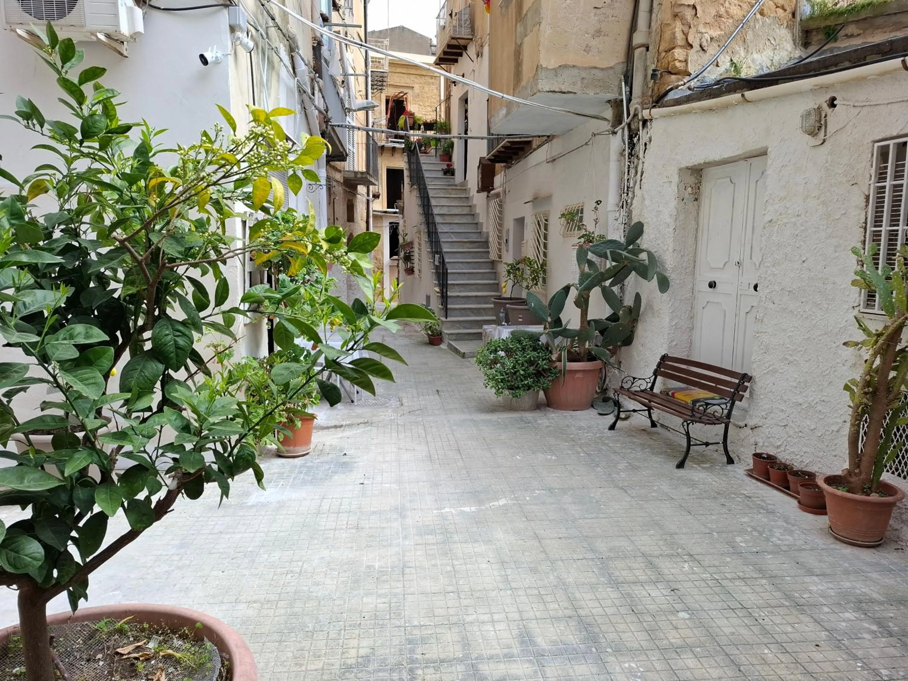 Patio in B&B Al Dammuso