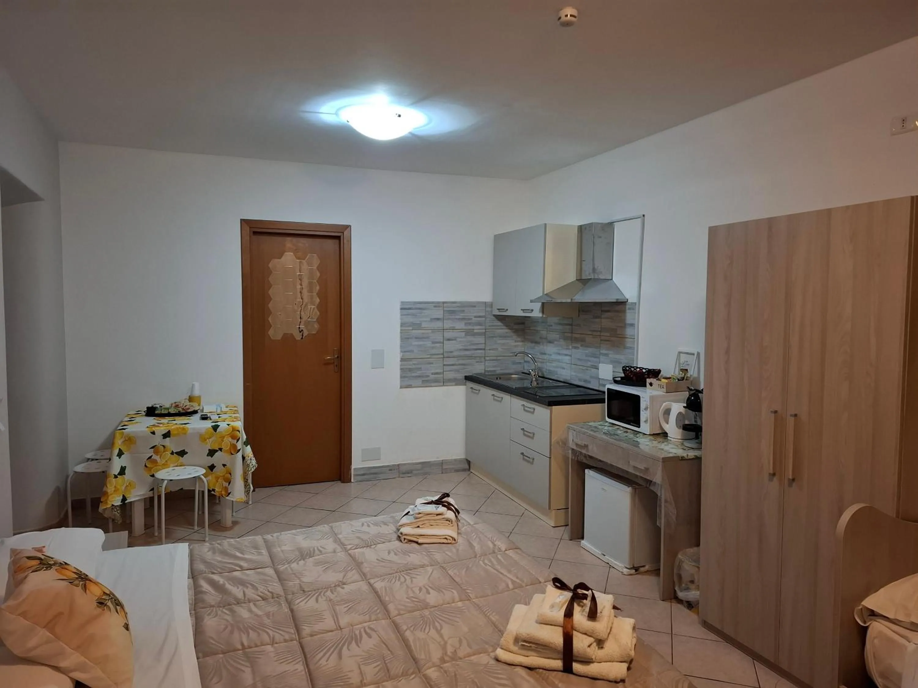 kitchen, Bed in Le Lumìe "Bed, Breakfast end Kitchen in the Room"