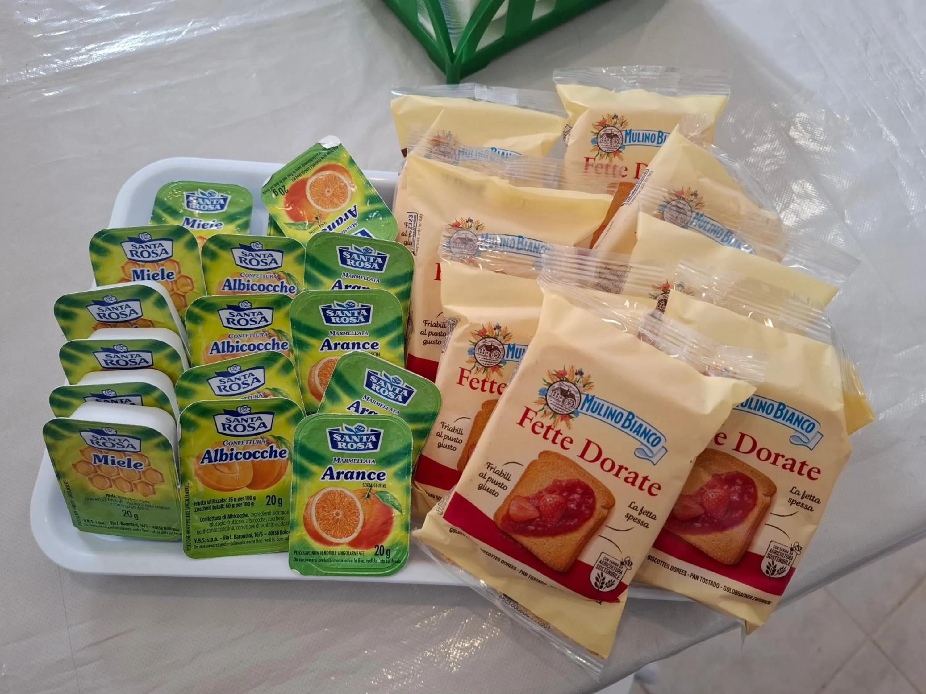 Breakfast in Le Lumìe "Bed, Breakfast end Kitchen in the Room"