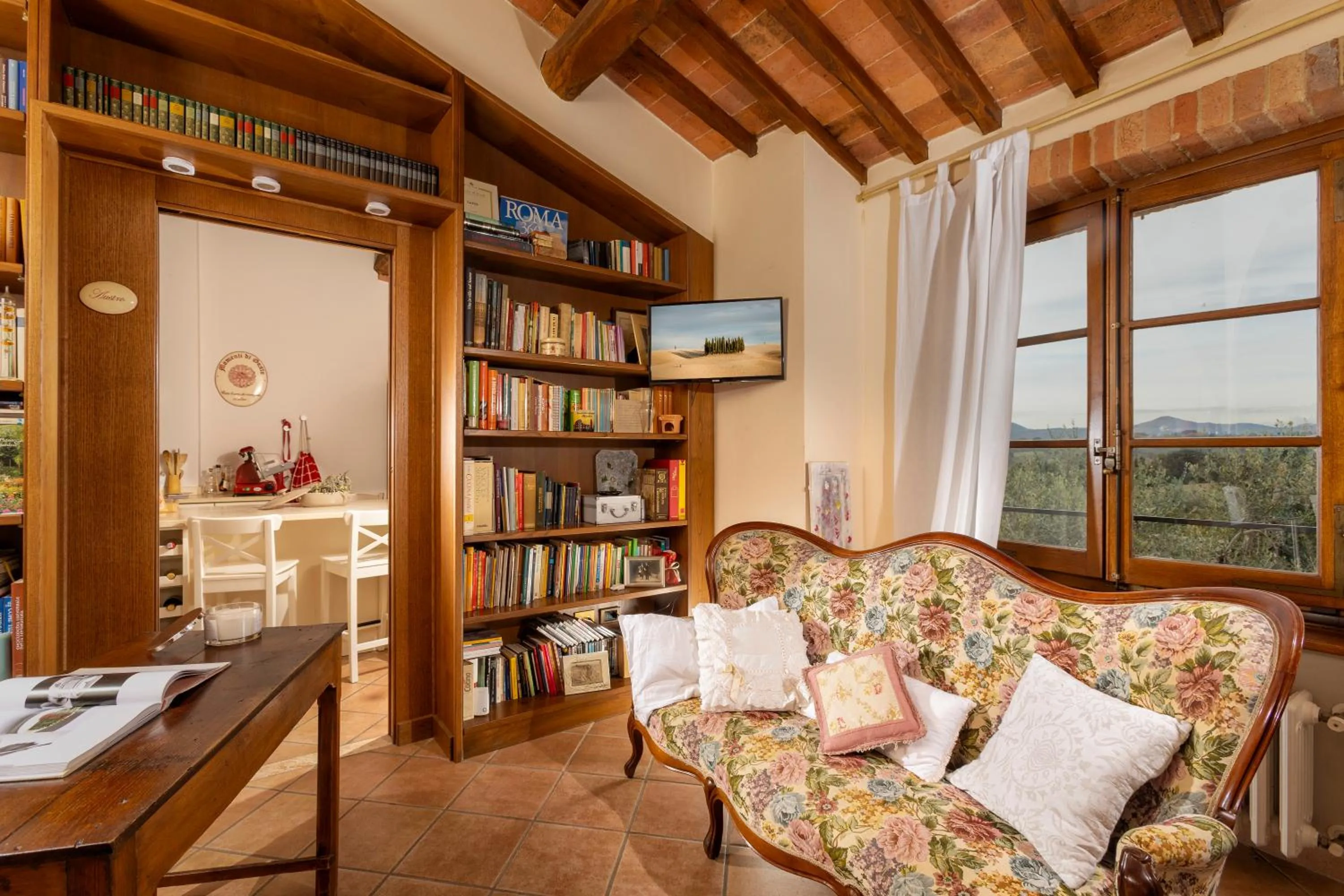 Library in B&B La Casa di Assunta