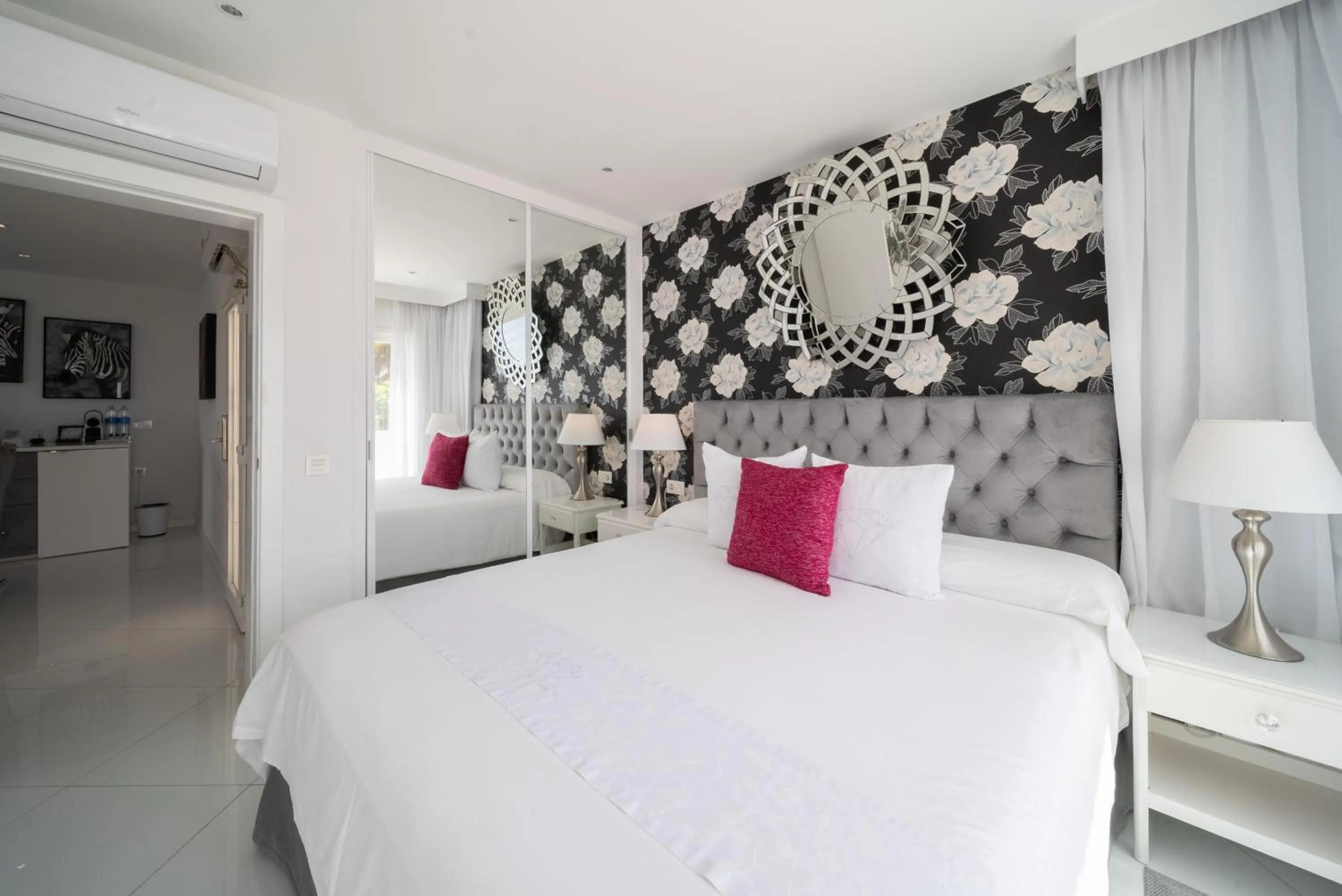 Bed in Lani's Suites de Luxe - Adults Only