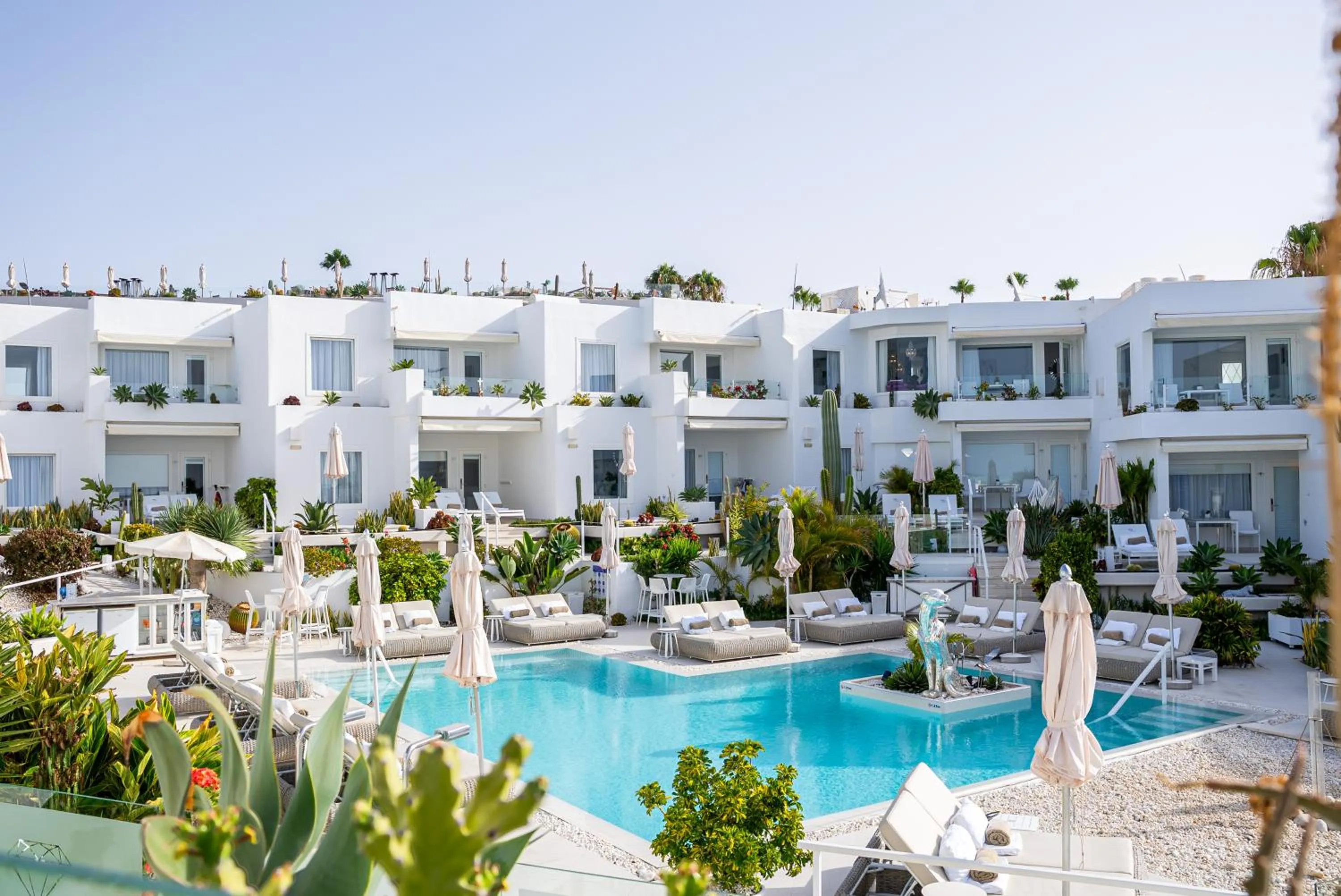 Swimming pool in Lani's Suites de Luxe - Adults Only