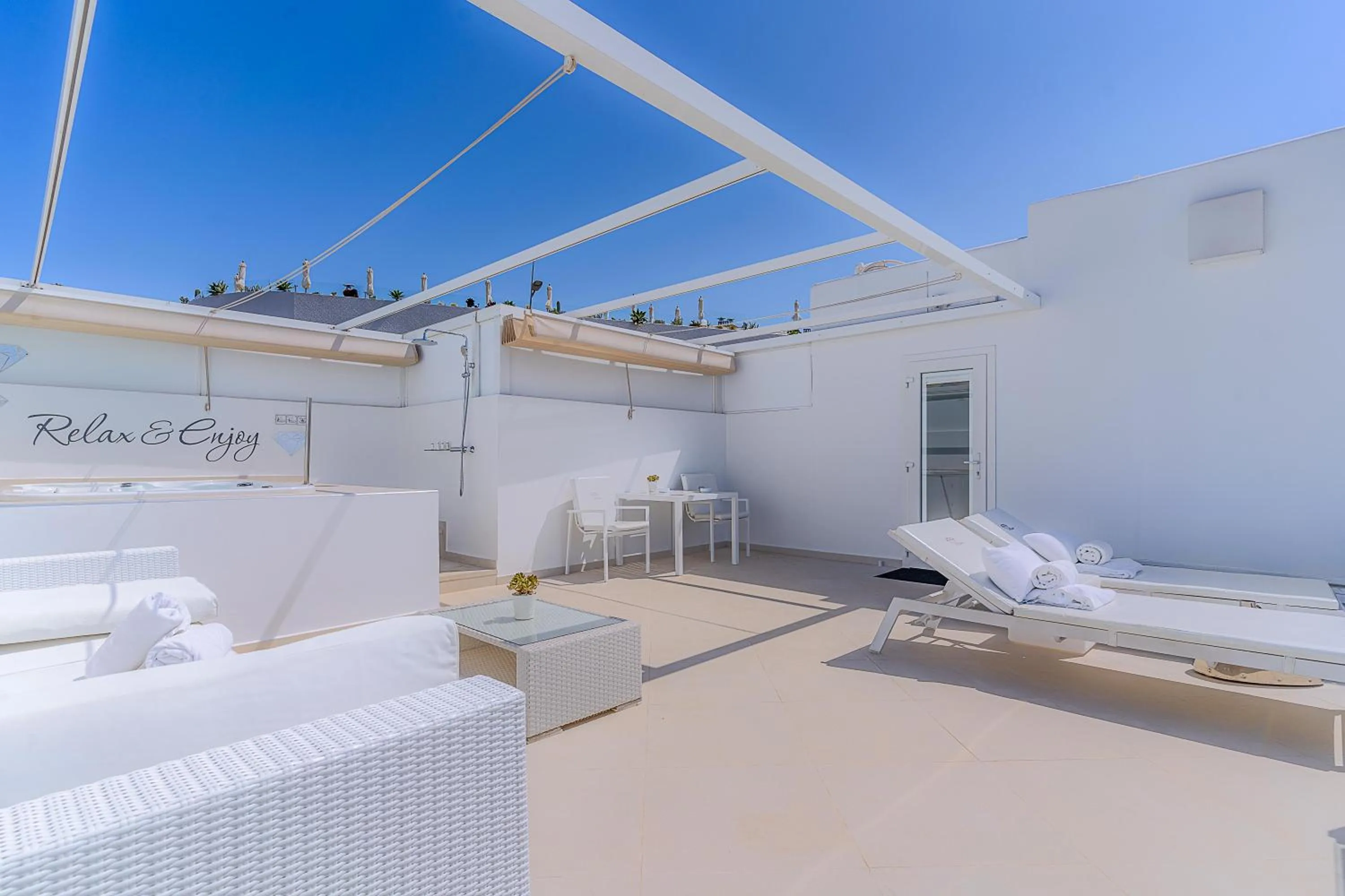 Day in Lani's Suites de Luxe - Adults Only