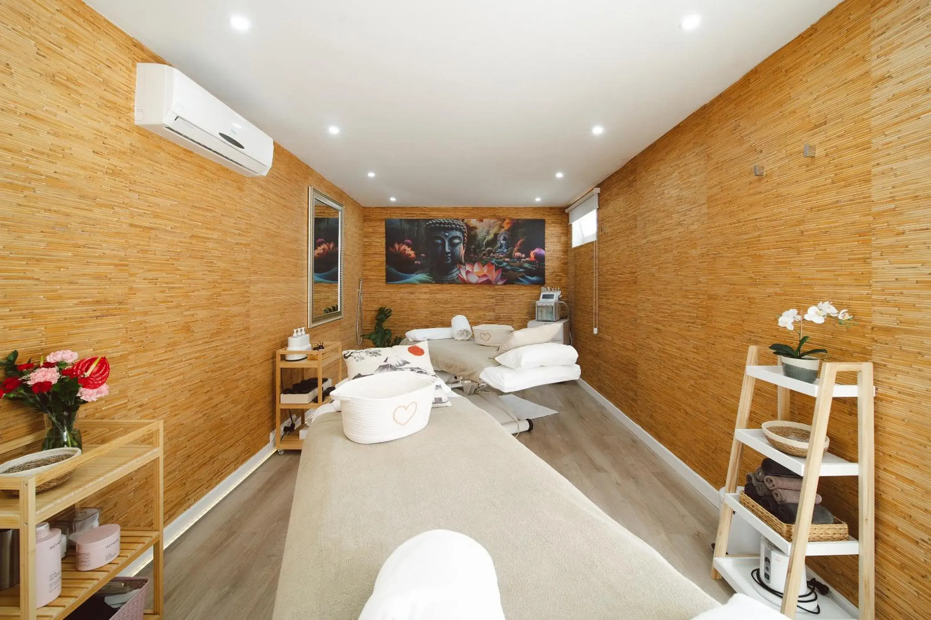 Massage, Bed in Lani's Suites de Luxe - Adults Only Massage, Bed in Lani's Suites de Luxe - Adults Only