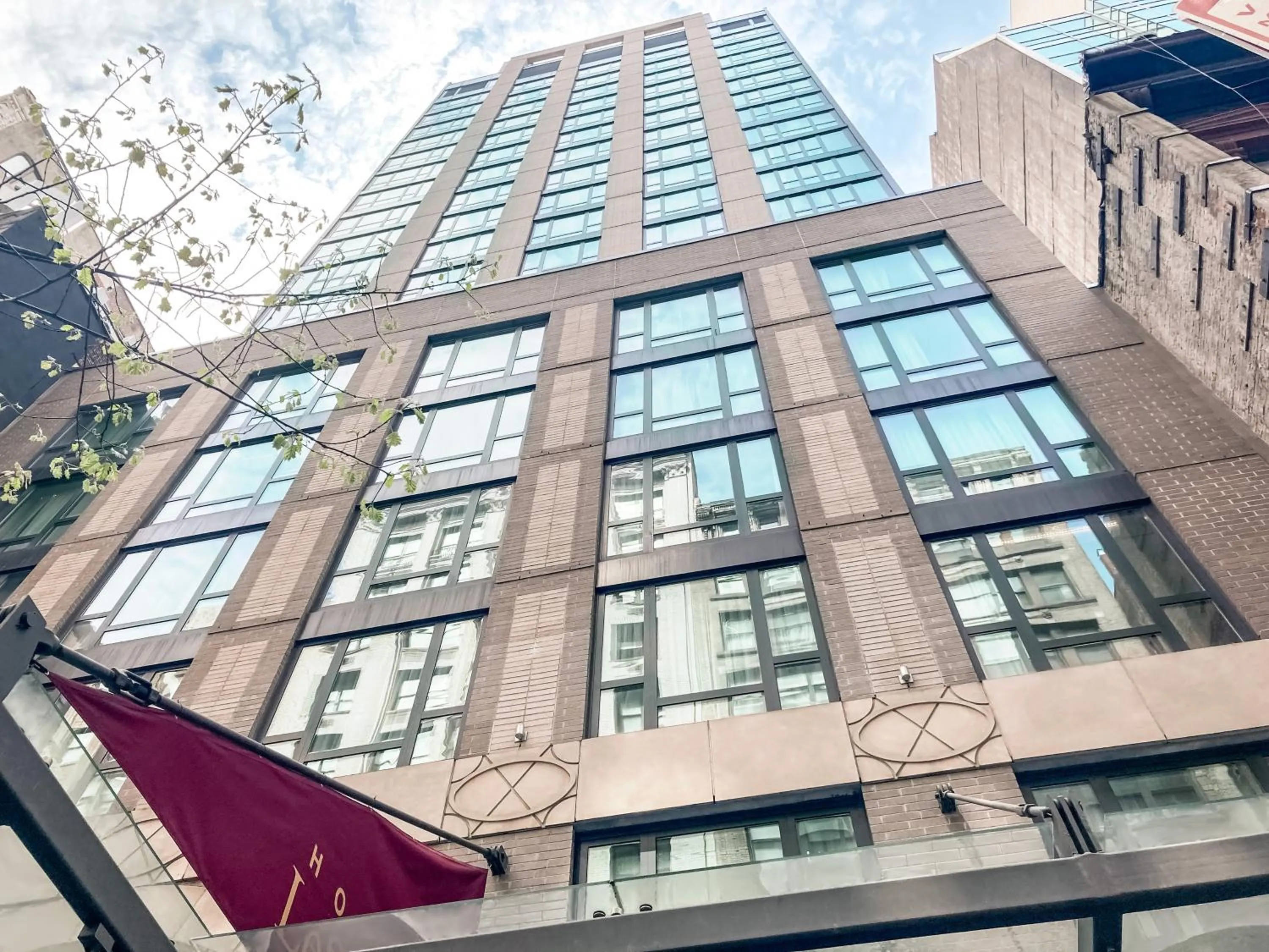 Facade/entrance in Executive Hotel Le Soleil New York