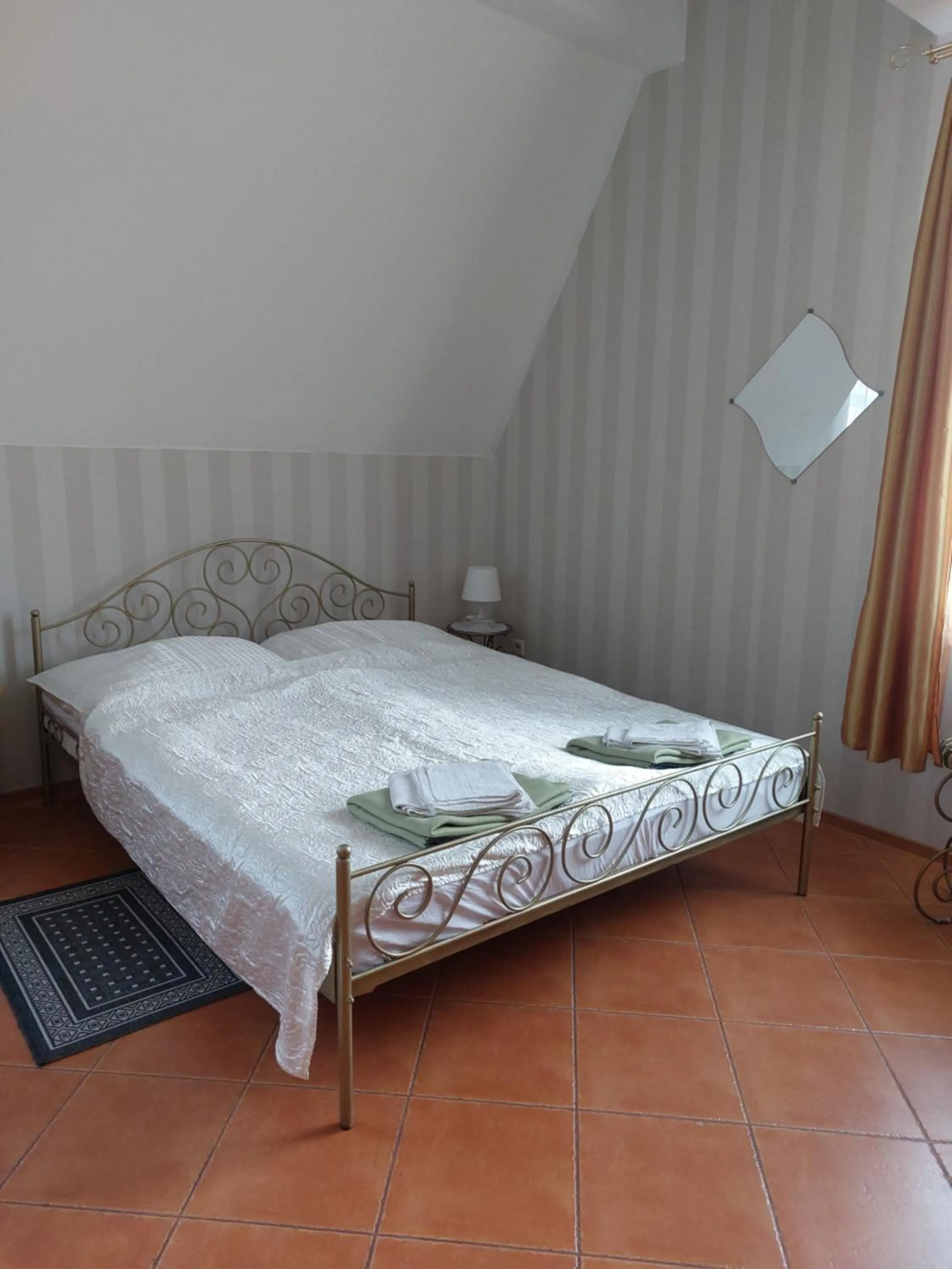 Bed in Willa Secesja