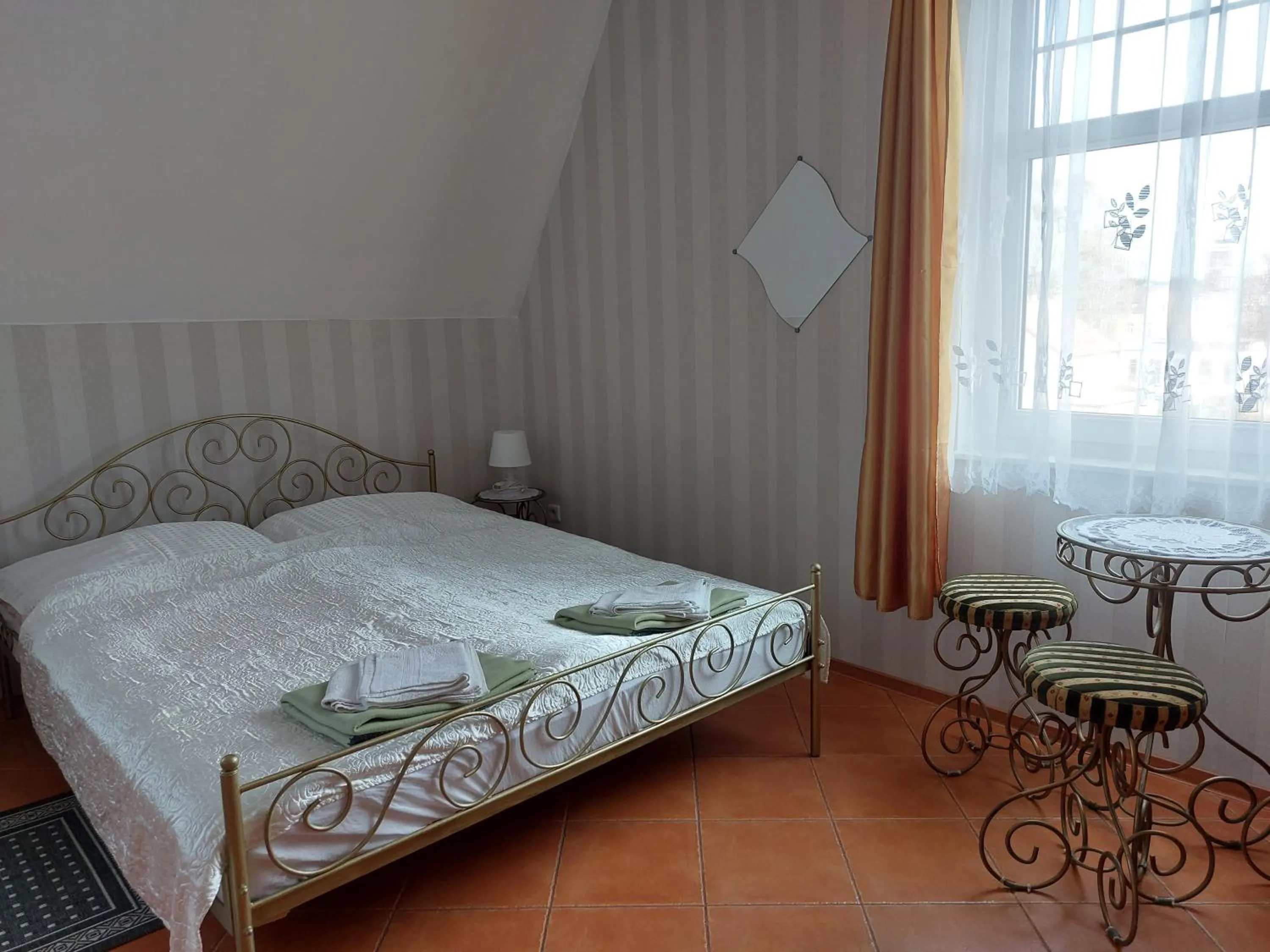 Bed in Willa Secesja