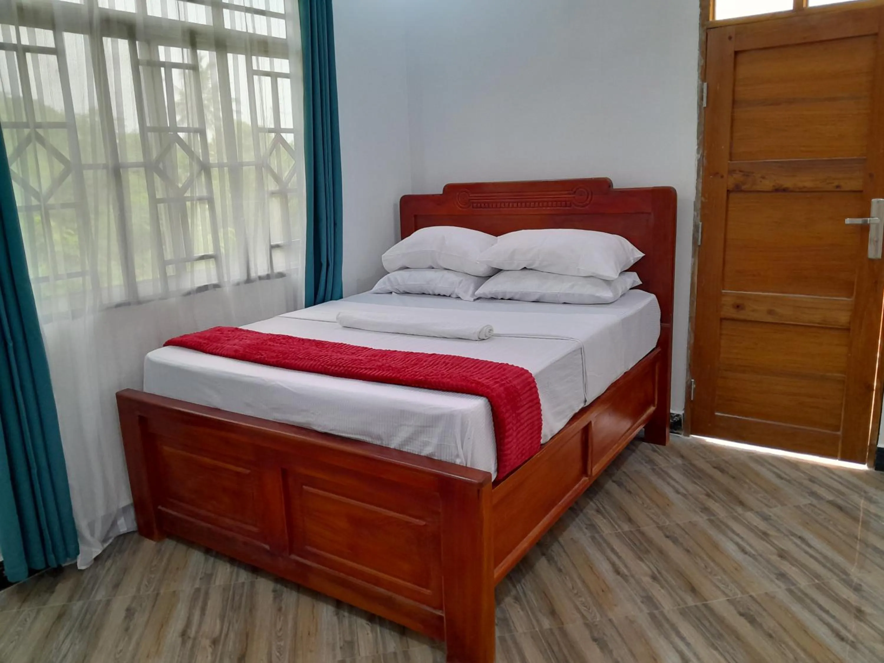 Photo of the whole room, Bed in Valley Breeze Hotel