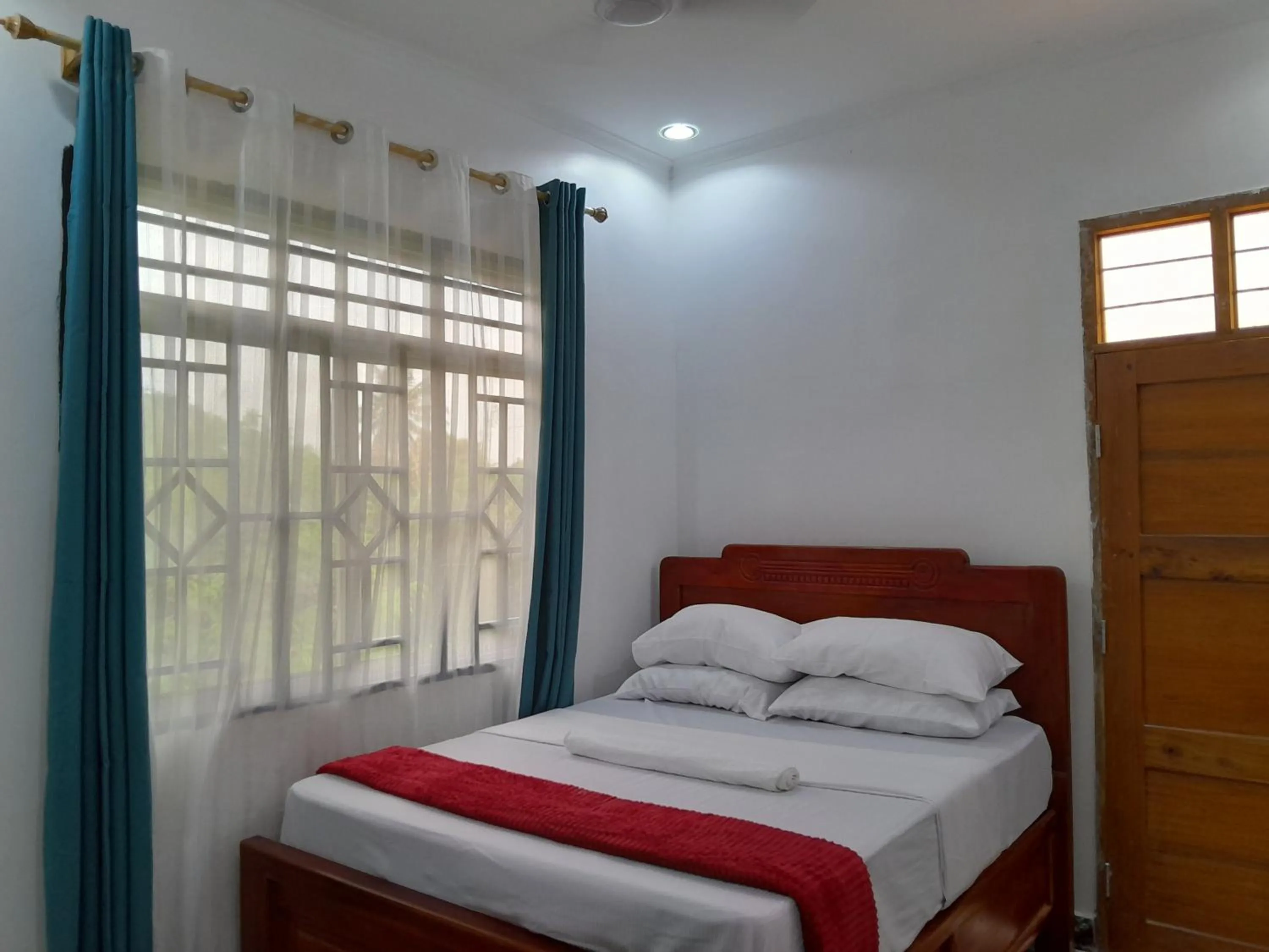 Photo of the whole room, Bed in Valley Breeze Hotel
