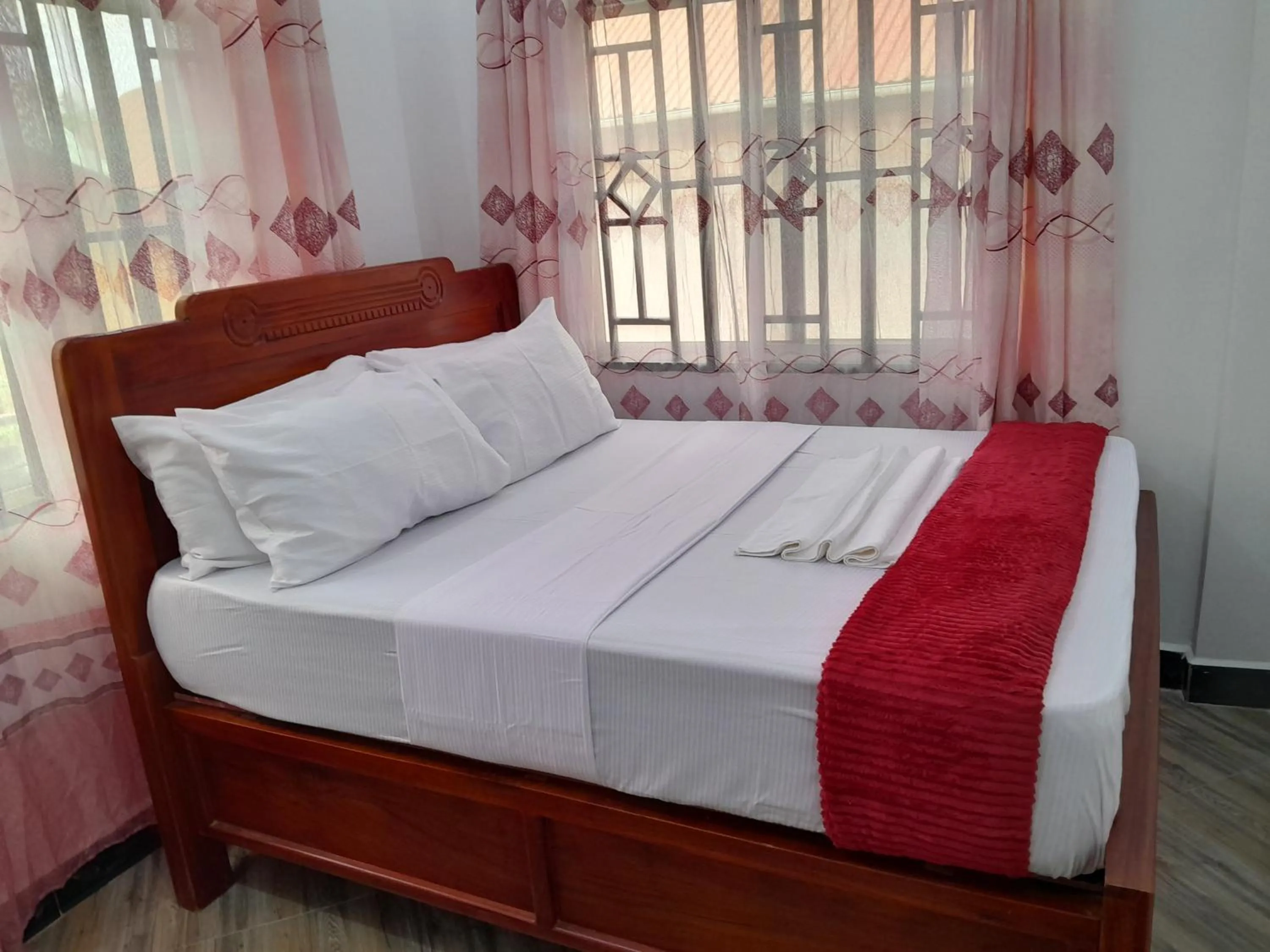 Photo of the whole room, Bed in Valley Breeze Hotel