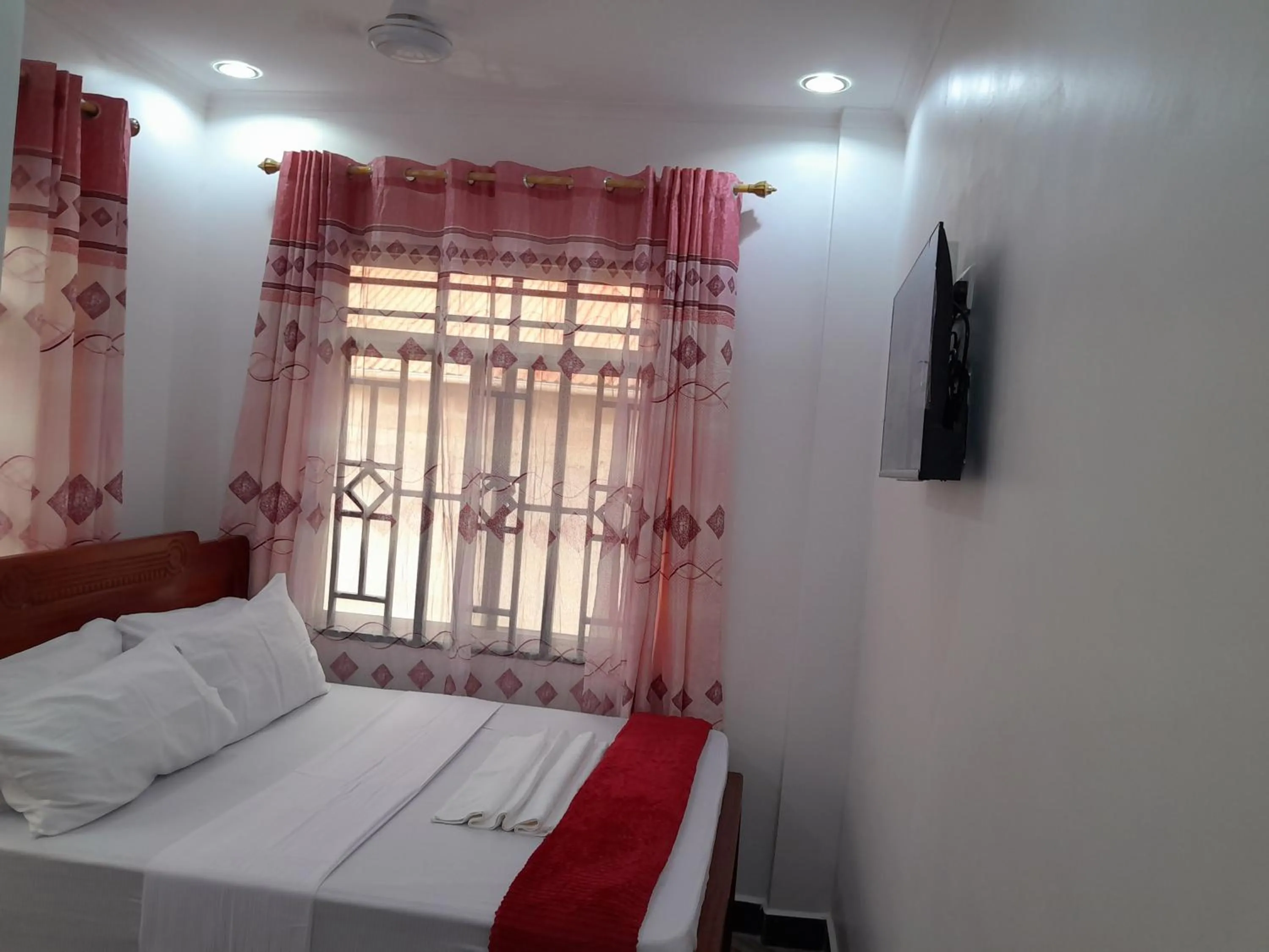 Photo of the whole room, Bed in Valley Breeze Hotel