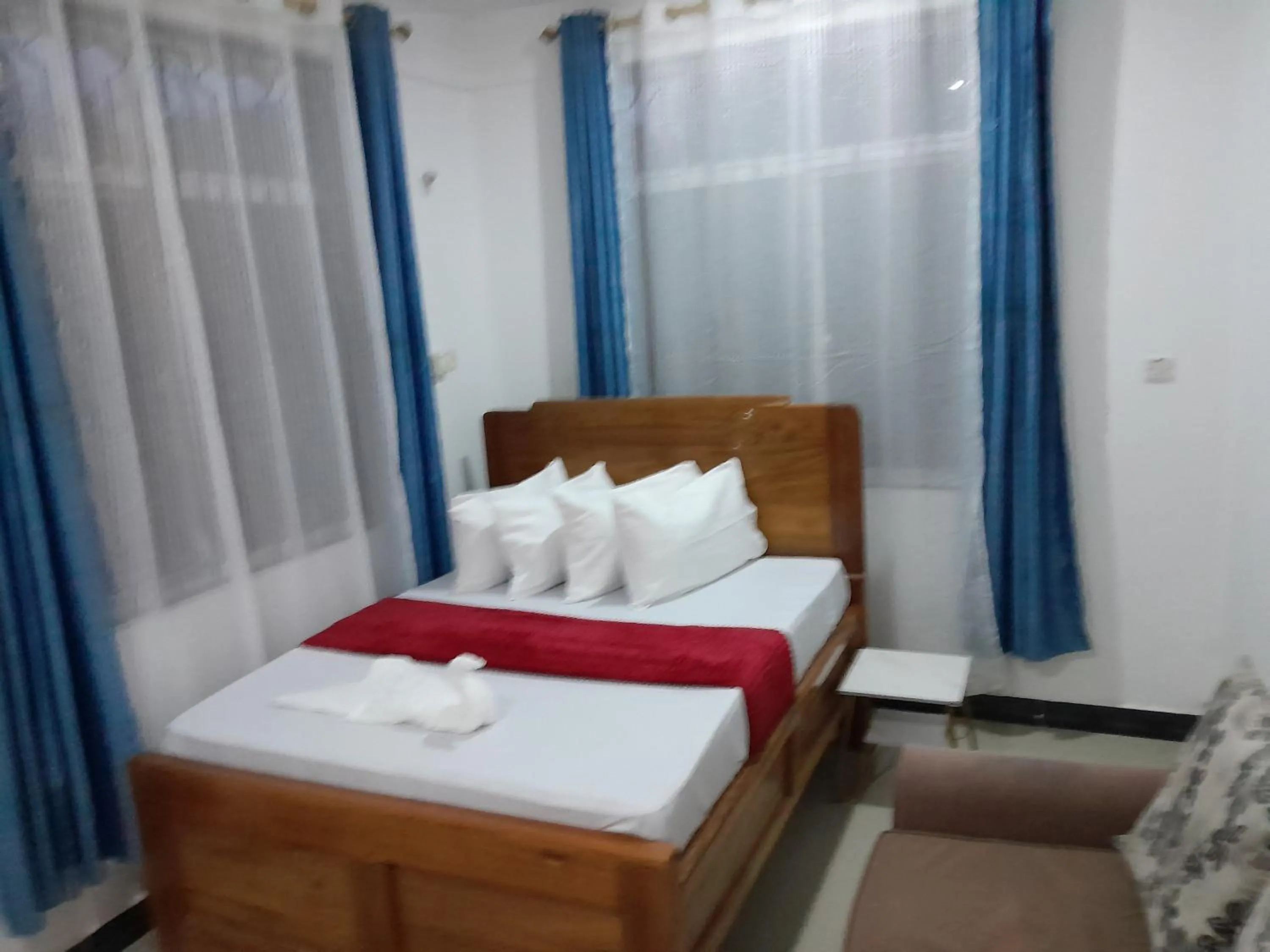 Photo of the whole room, Bed in Valley Breeze Hotel