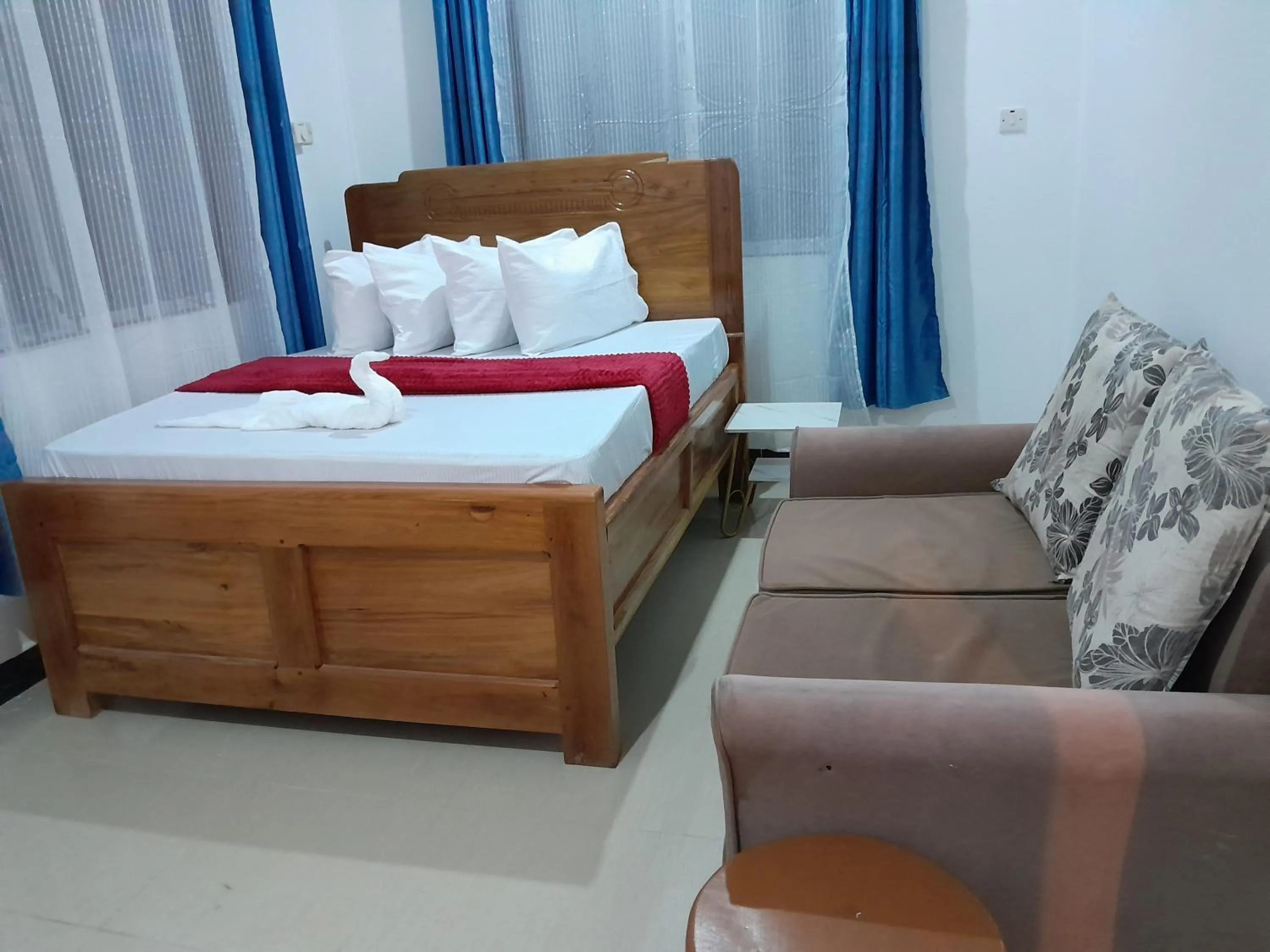 Photo of the whole room, Bed in Valley Breeze Hotel