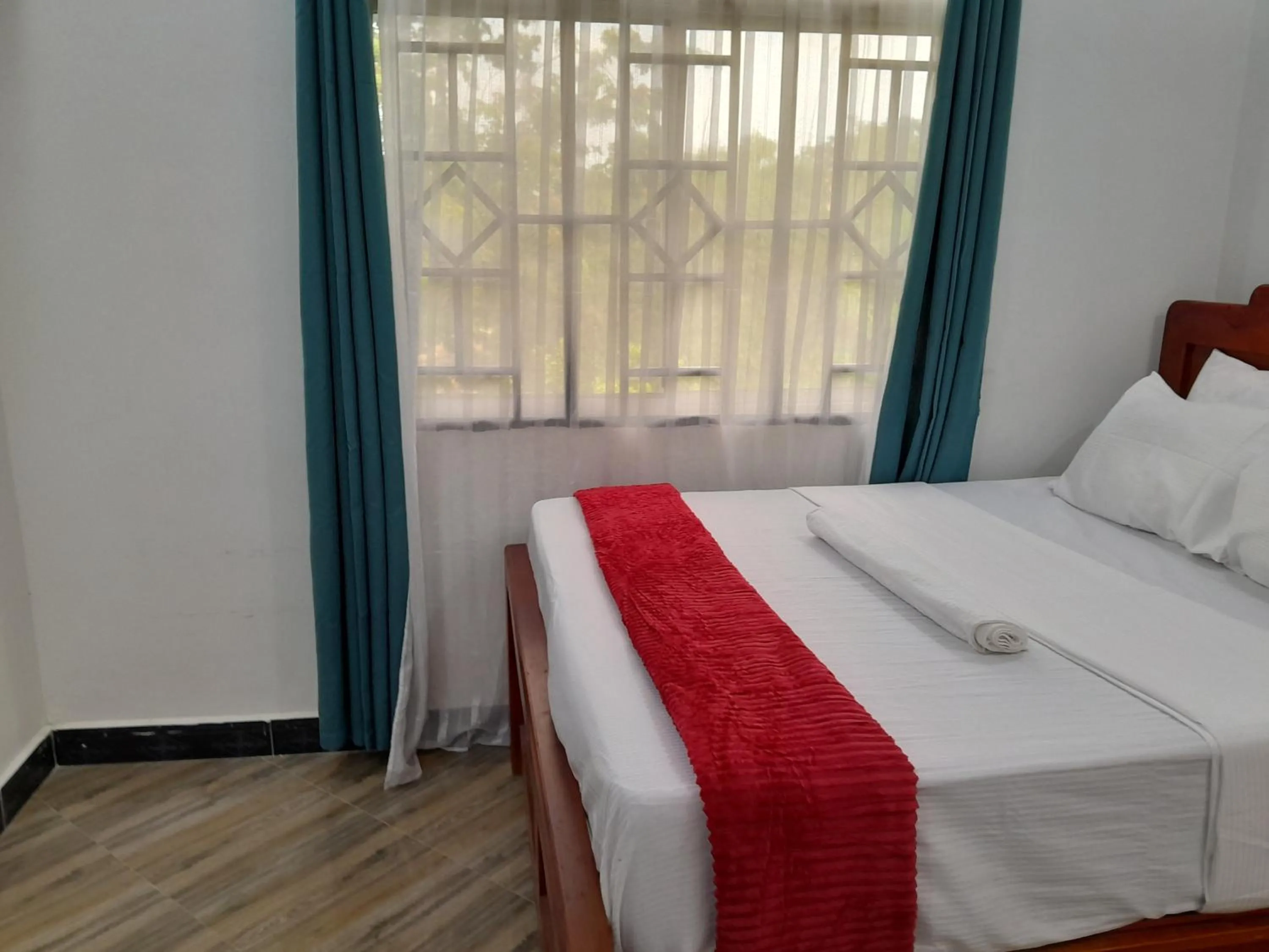 Photo of the whole room, Bed in Valley Breeze Hotel