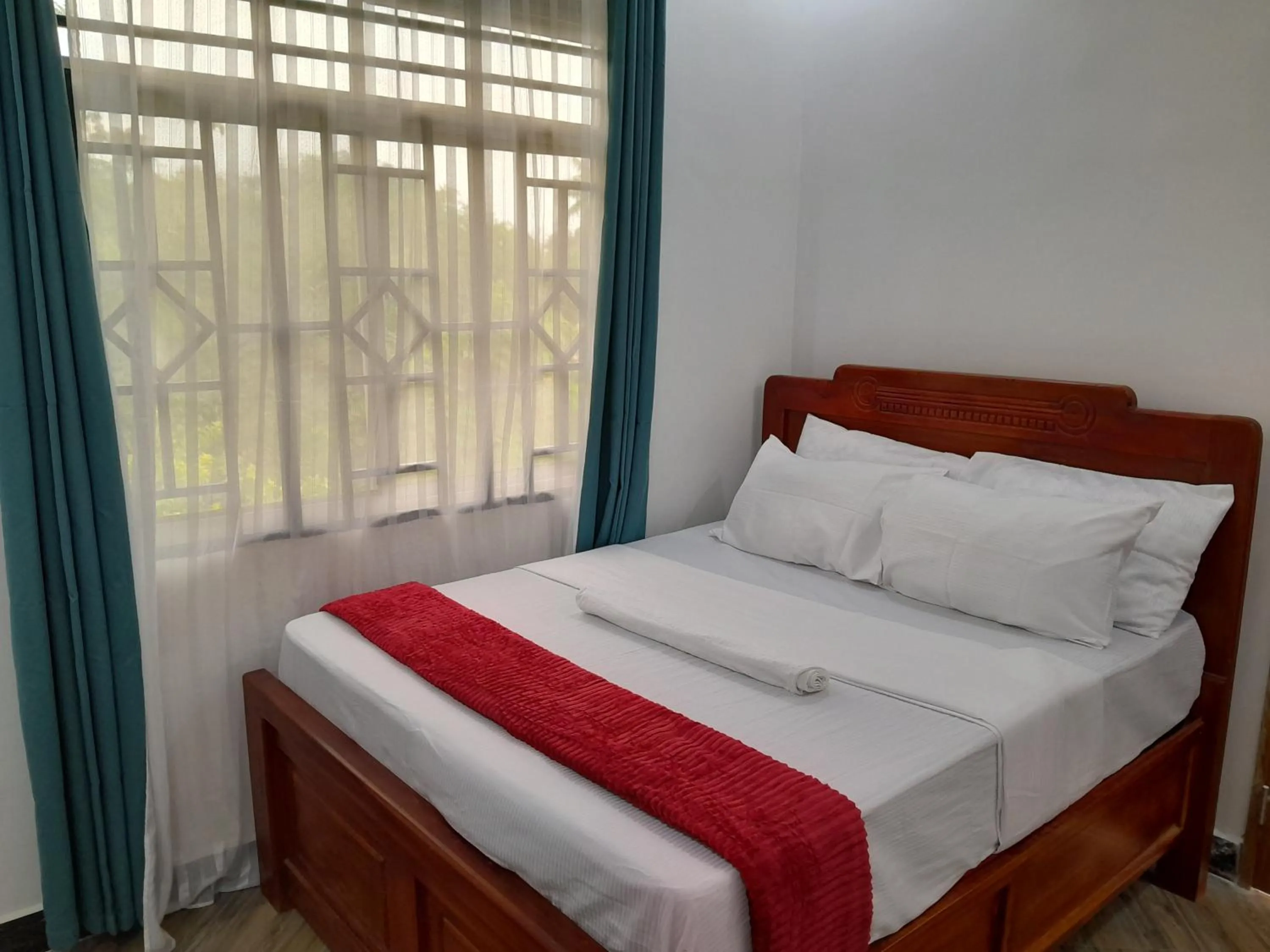 Photo of the whole room, Bed in Valley Breeze Hotel