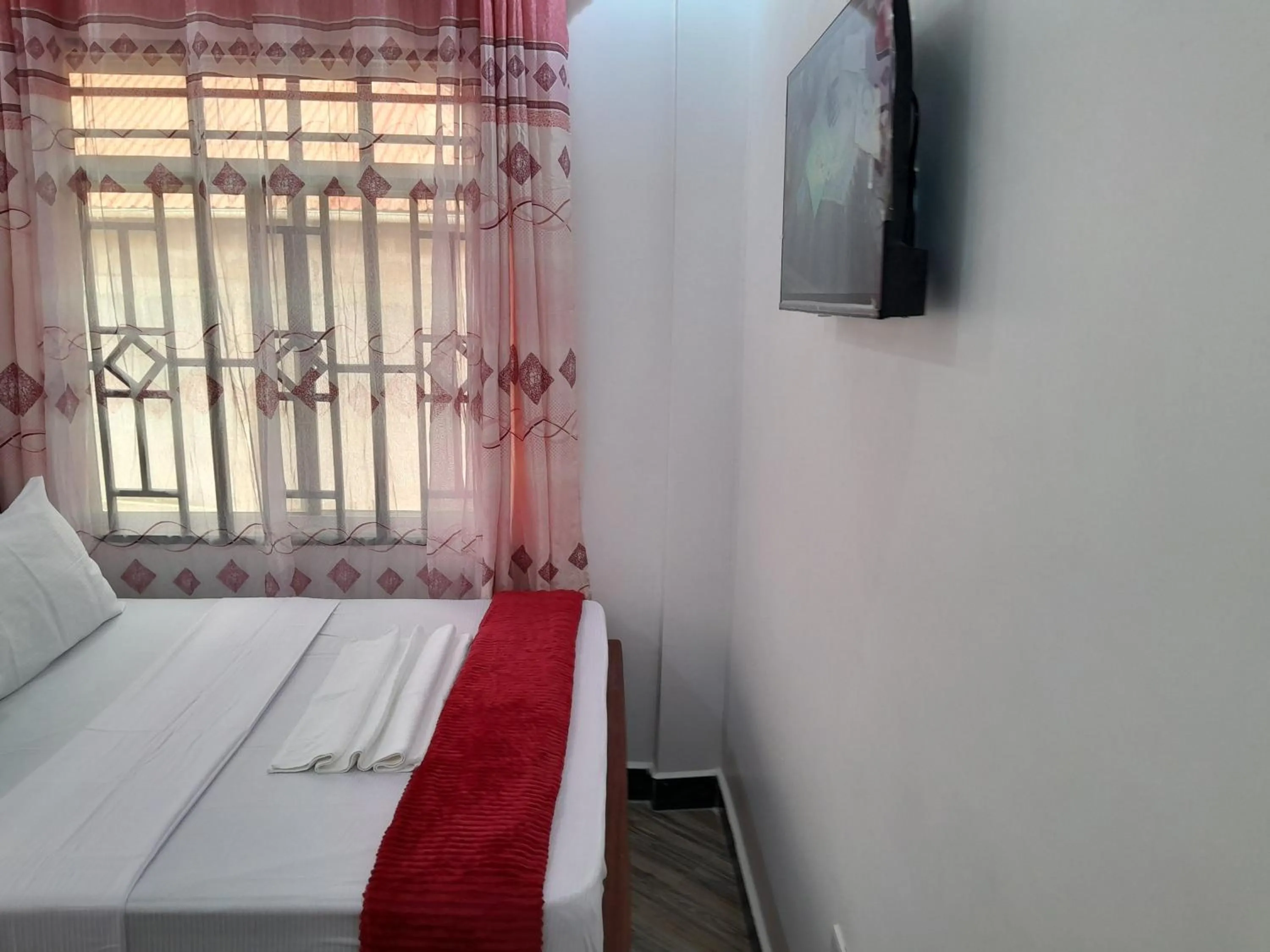 Photo of the whole room, Bed in Valley Breeze Hotel