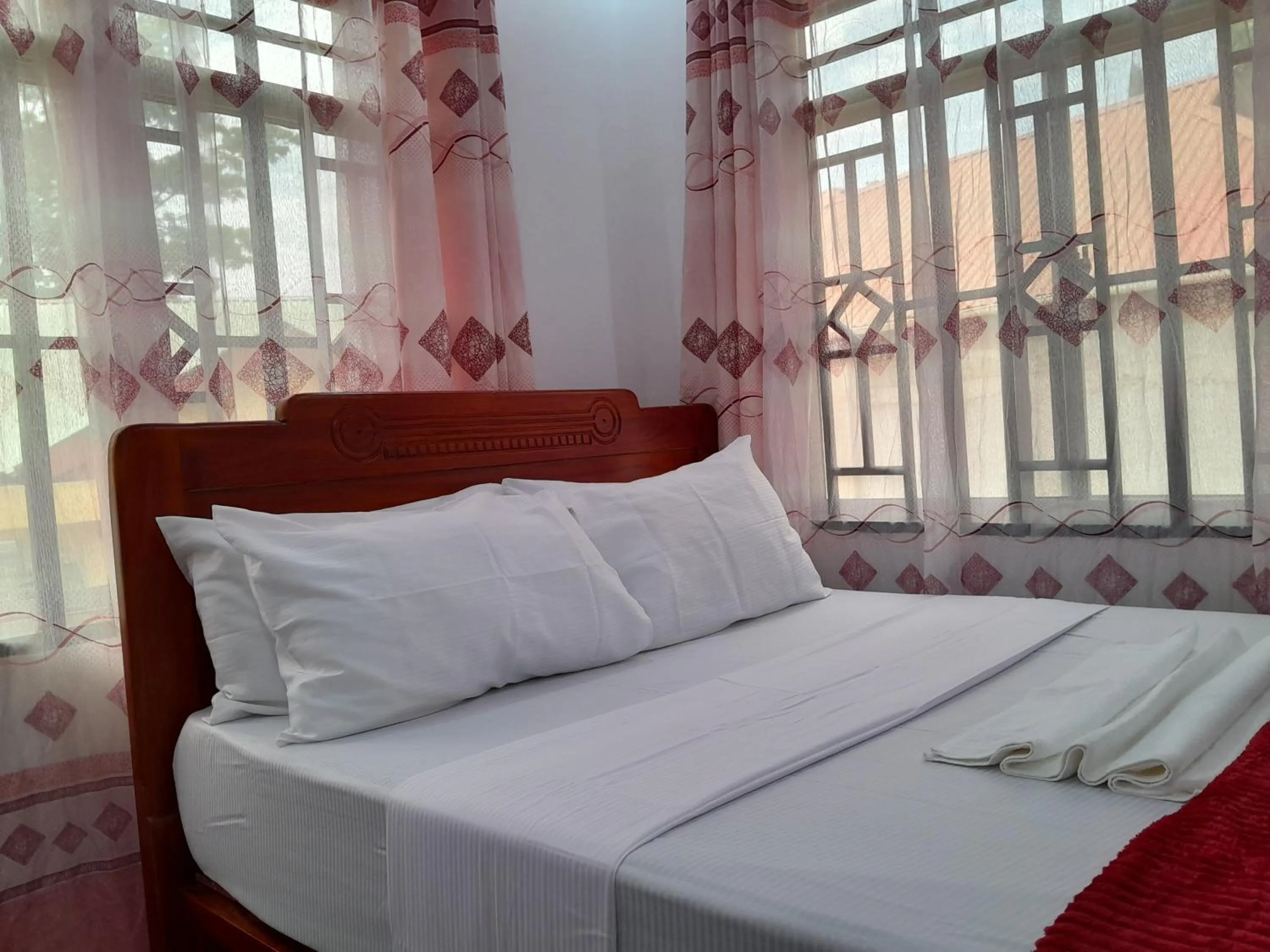 Photo of the whole room, Bed in Valley Breeze Hotel