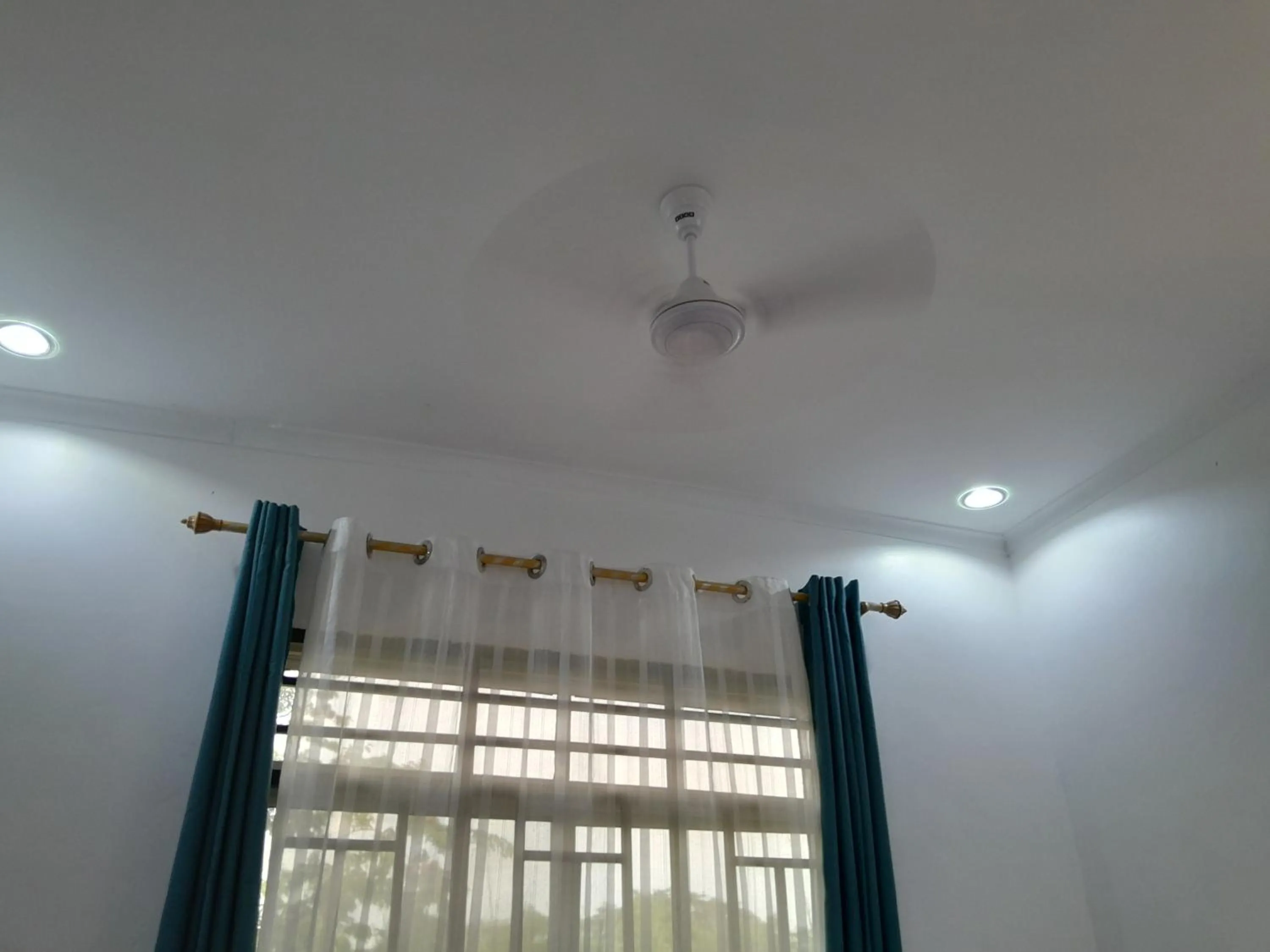 air conditioner in Valley Breeze Hotel
