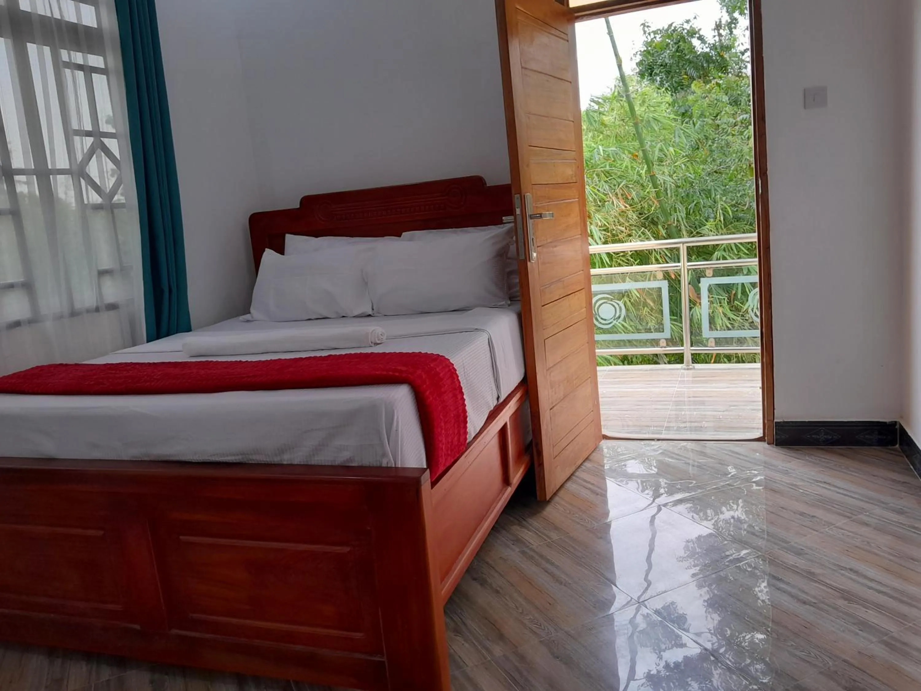Photo of the whole room, Bed in Valley Breeze Hotel