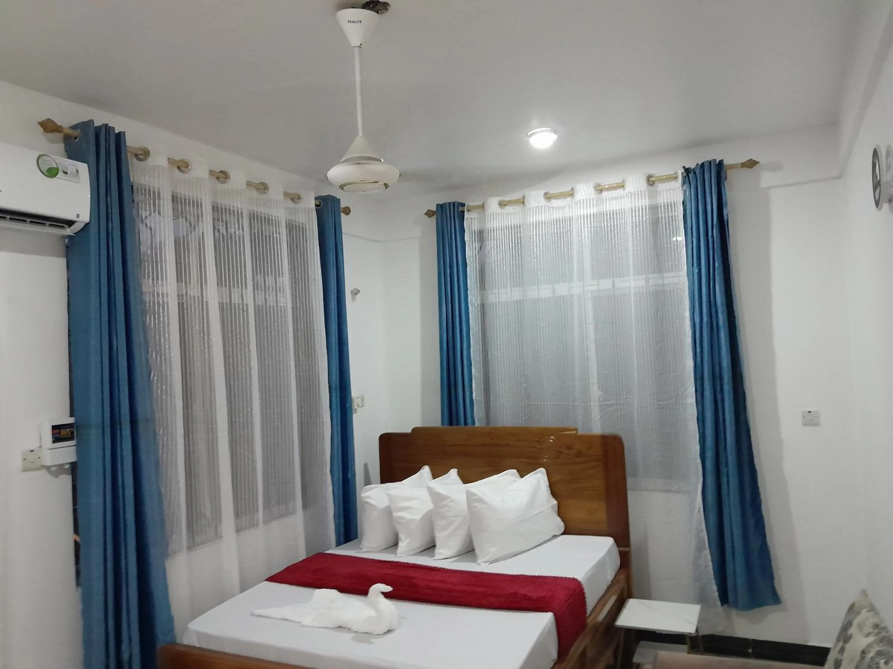 Photo of the whole room, Bed in Valley Breeze Hotel