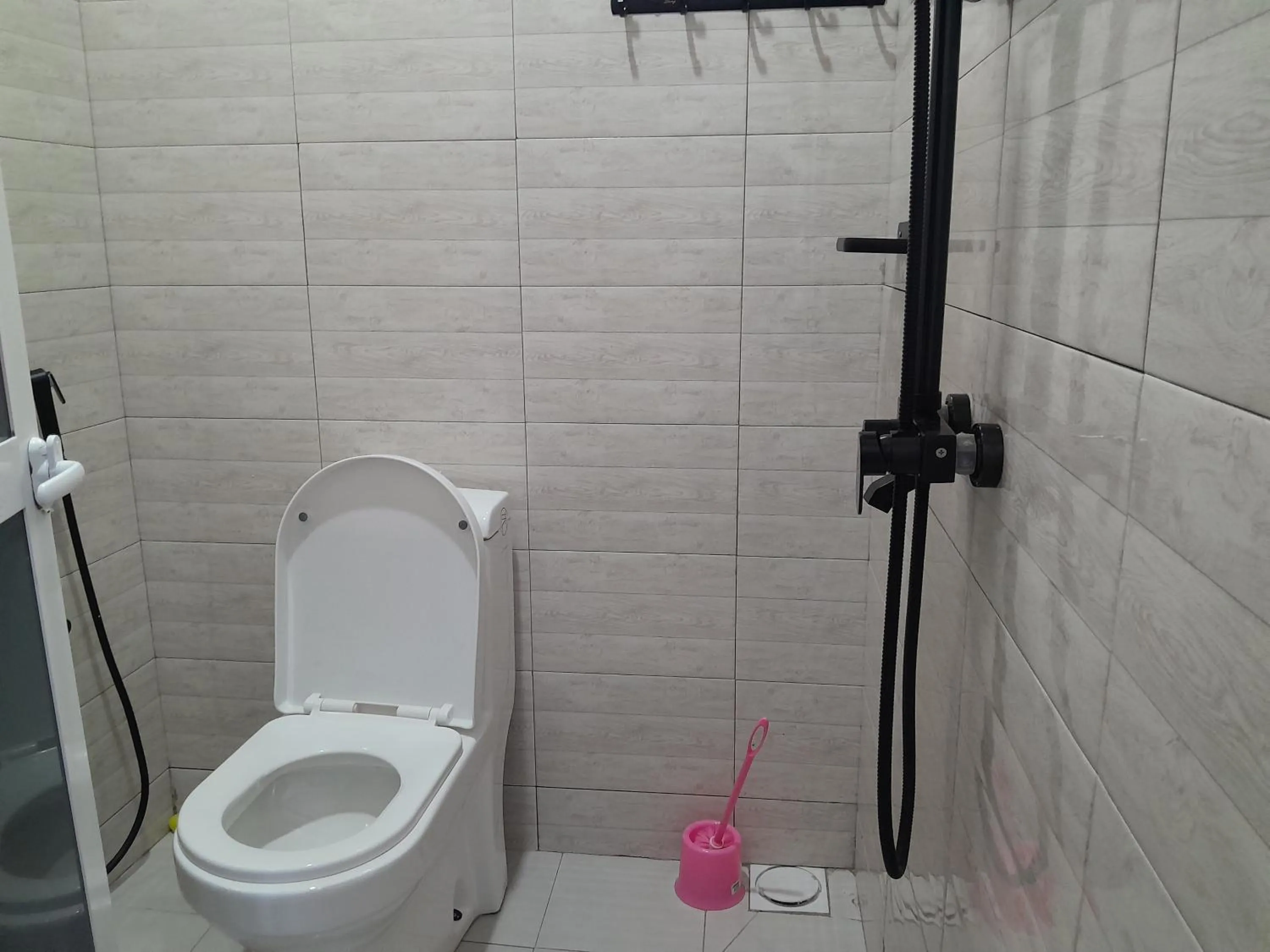 Shower in Valley Breeze Hotel