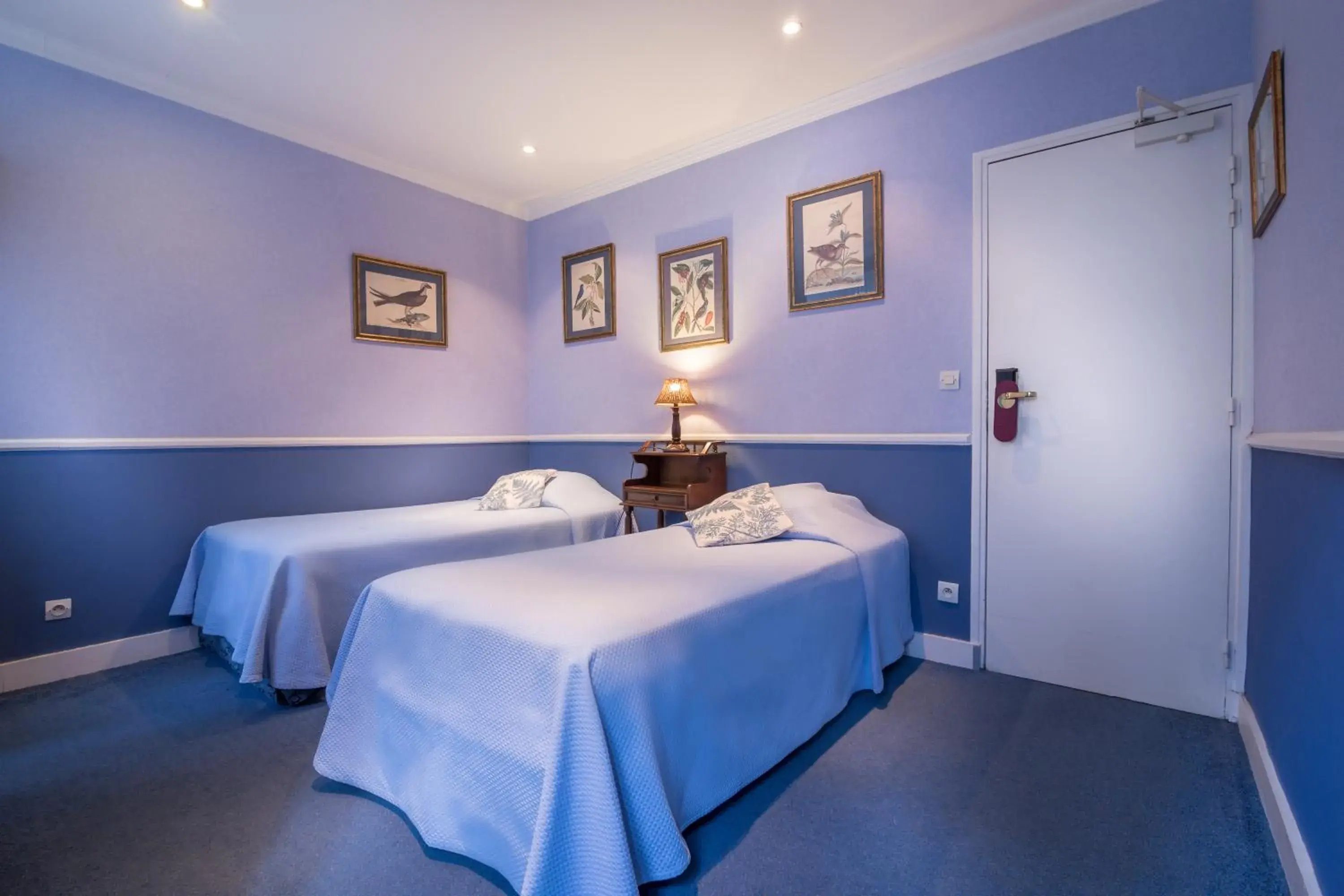 Twin Room in Hotel des Arts - Cite Bergere Twin Room in Hotel des Arts - Cite Bergere