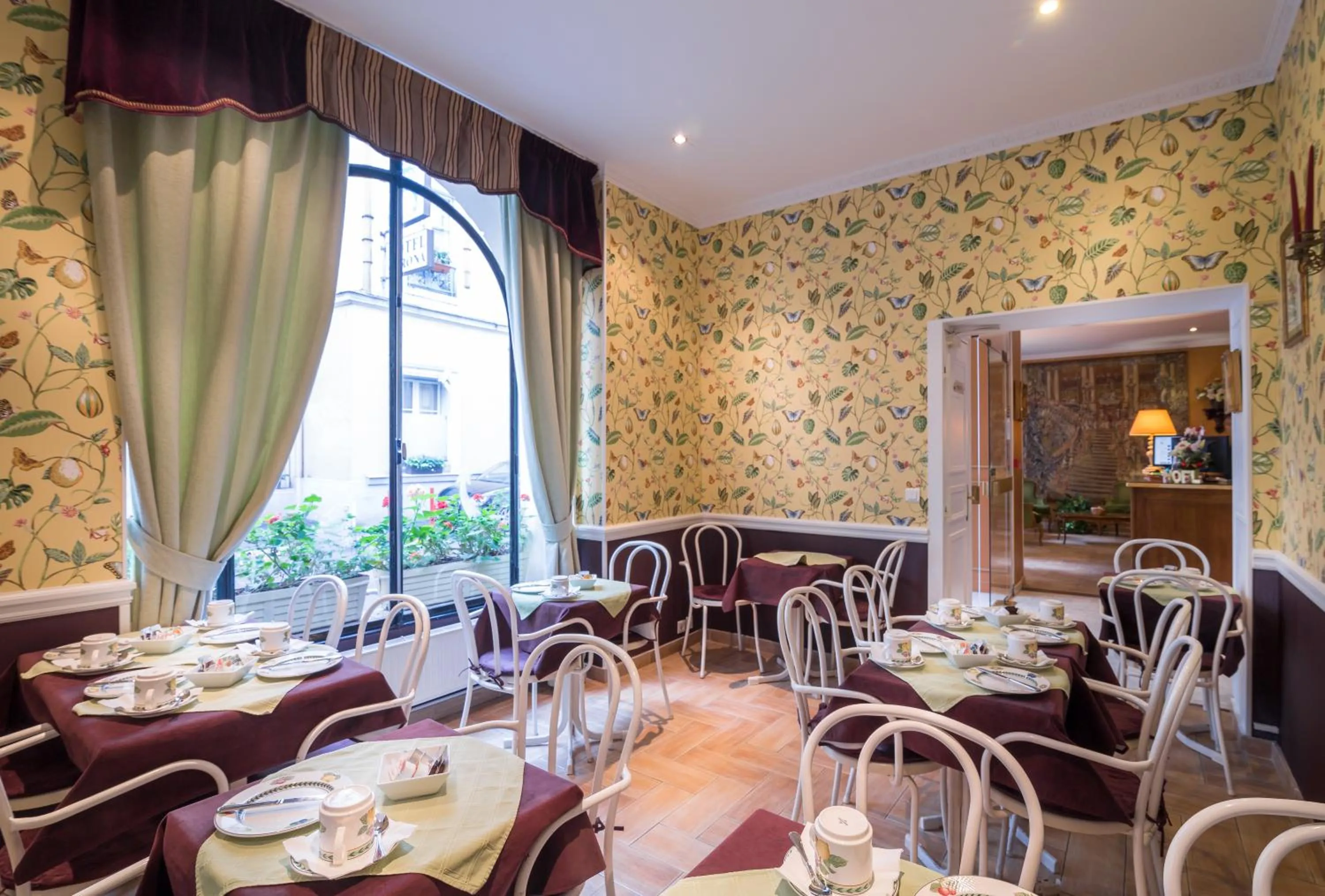 Restaurant/places to eat in Hotel des Arts - Cite Bergere