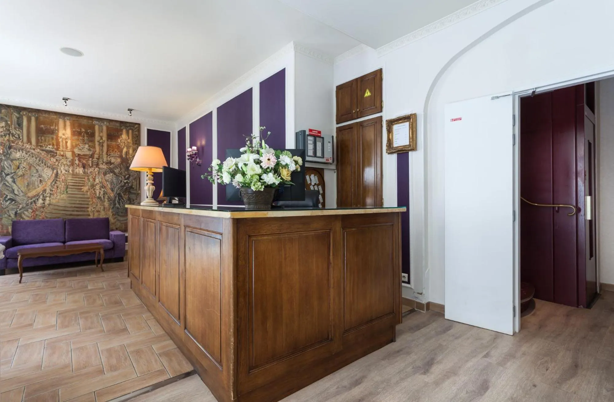 Lobby or reception in Hotel des Arts - Cite Bergere