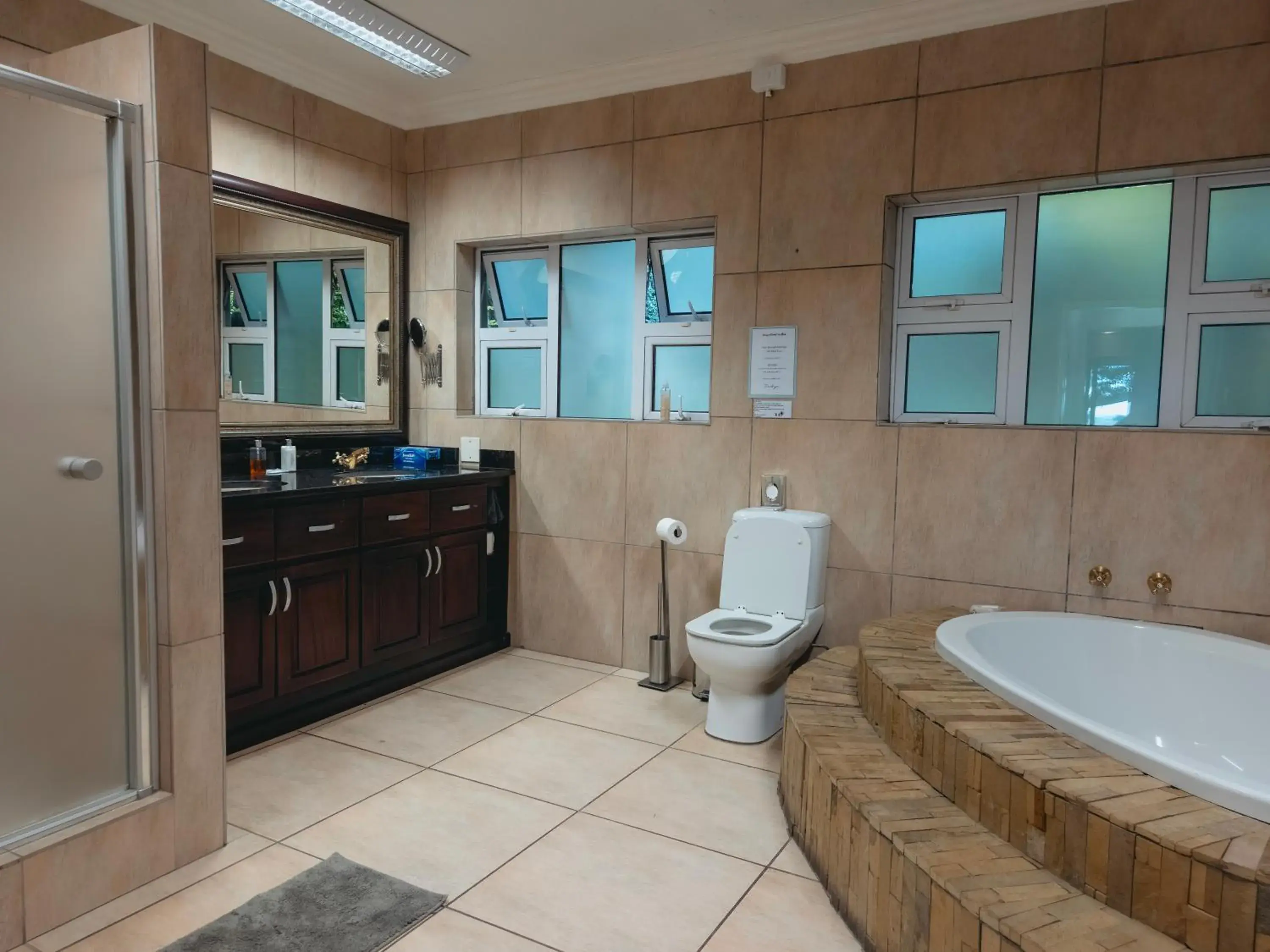 Deluxe Double or Twin Room - single occupancy in Highveld Splendour Boutique Bed and Breakfast Deluxe Double or Twin Room - single occupancy in Highveld Splendour Boutique Bed and Breakfast