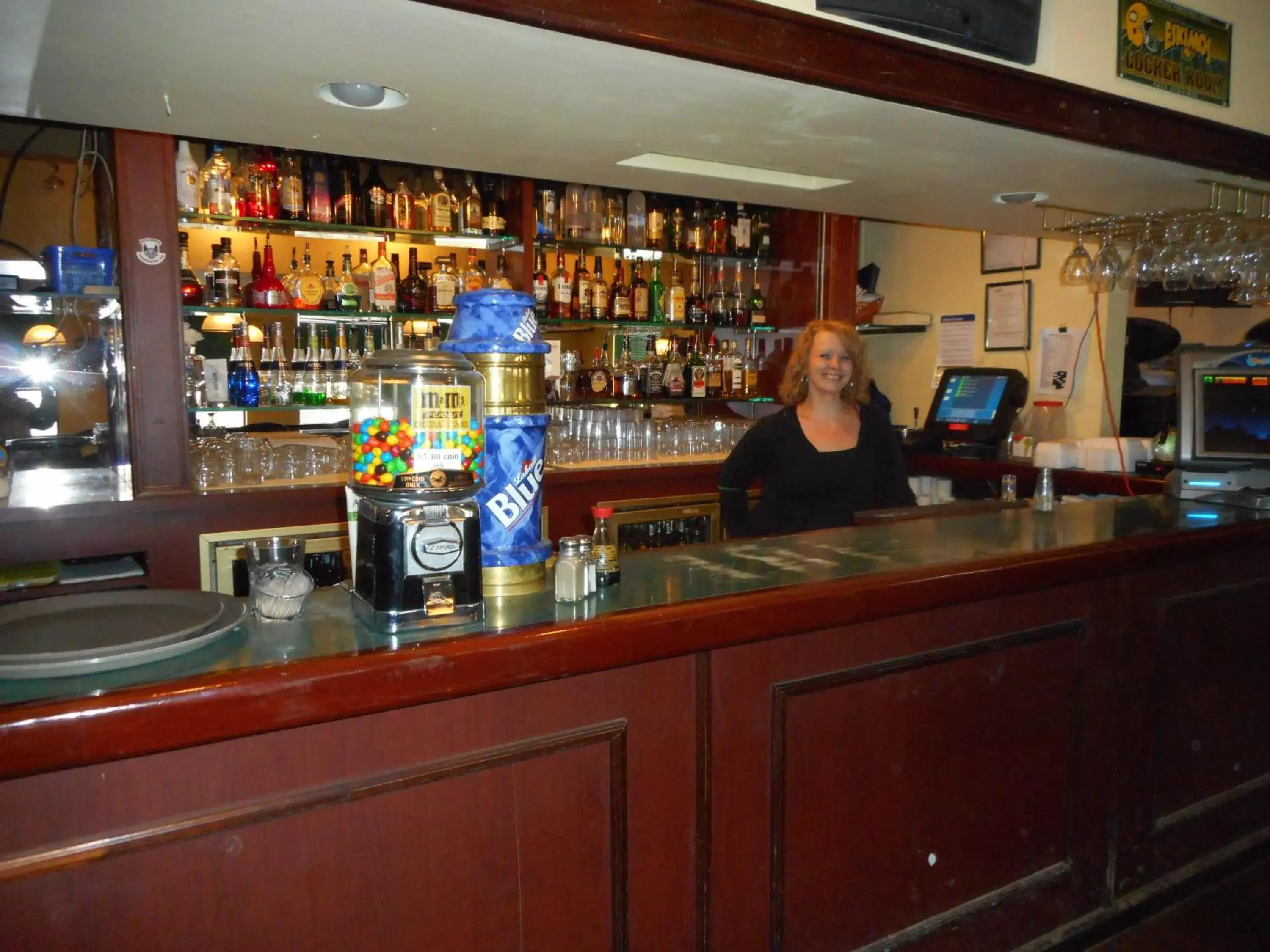 Lounge or bar in Super 8 by Wyndham Fox Creek Lounge or bar in Super 8 by Wyndham Fox Creek