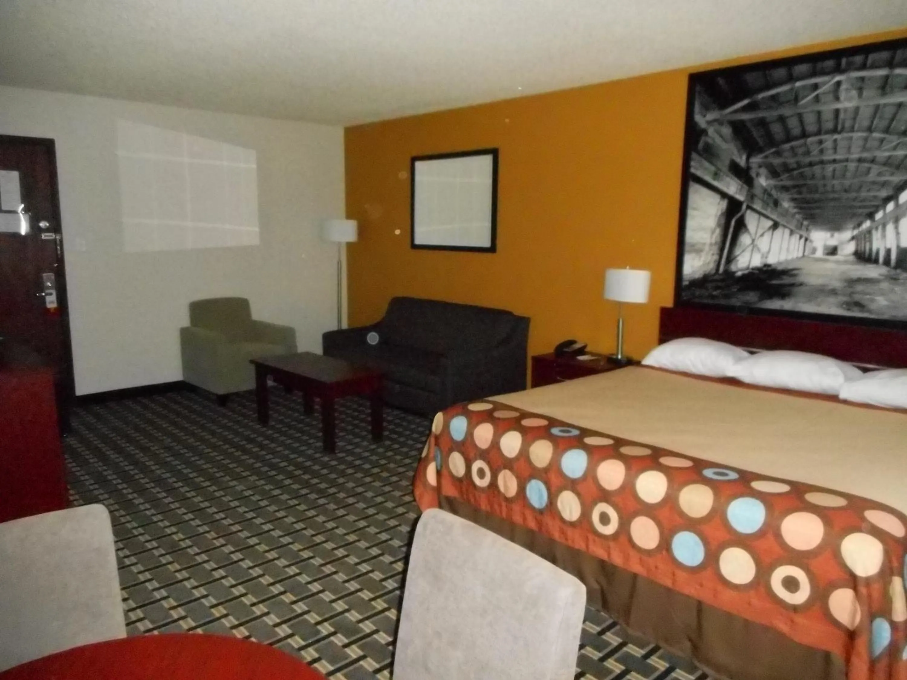 Seating area, Bed in Super 8 by Wyndham Fox Creek