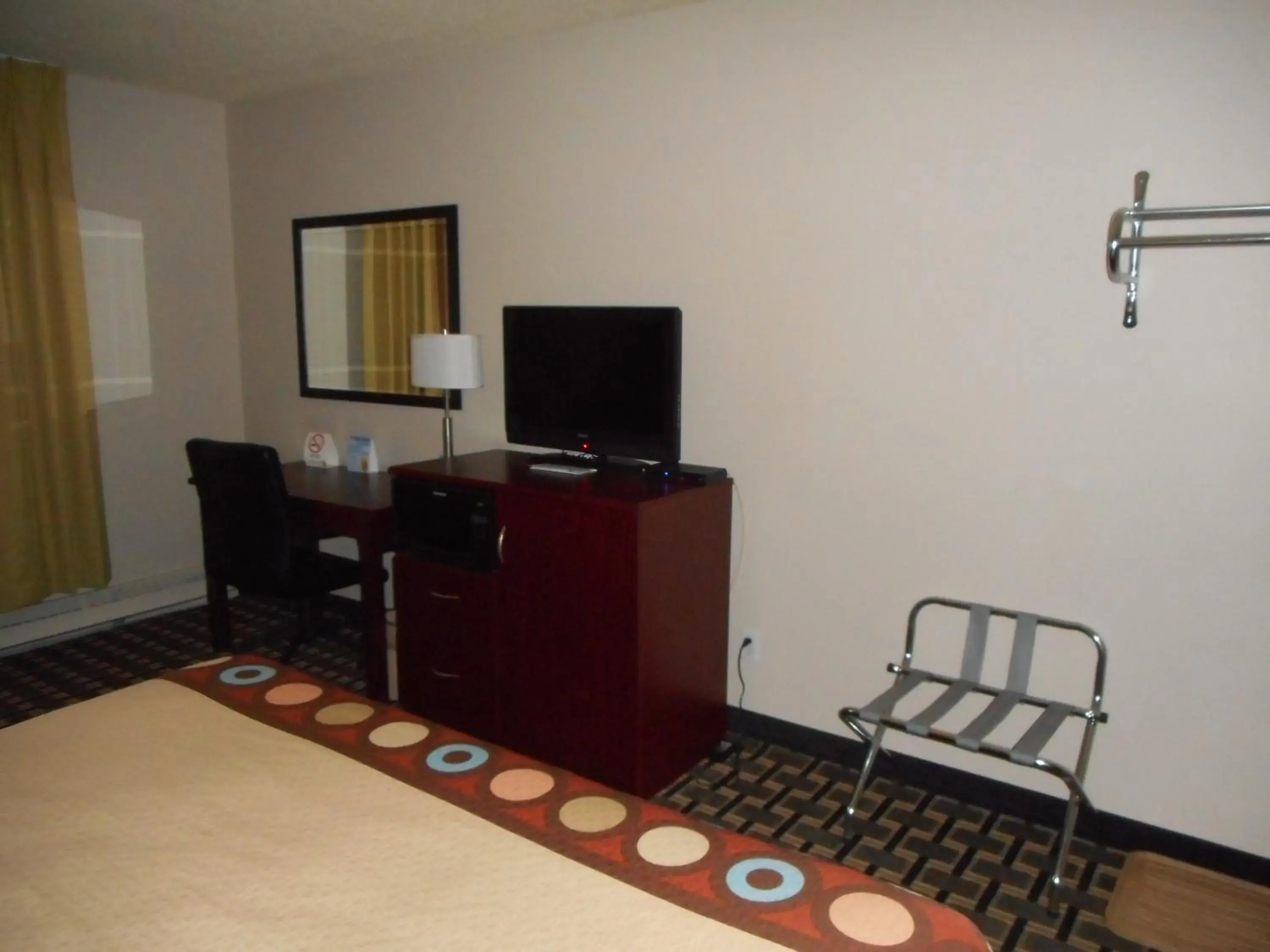 King Room - Smoking in Super 8 by Wyndham Fox Creek King Room - Smoking in Super 8 by Wyndham Fox Creek