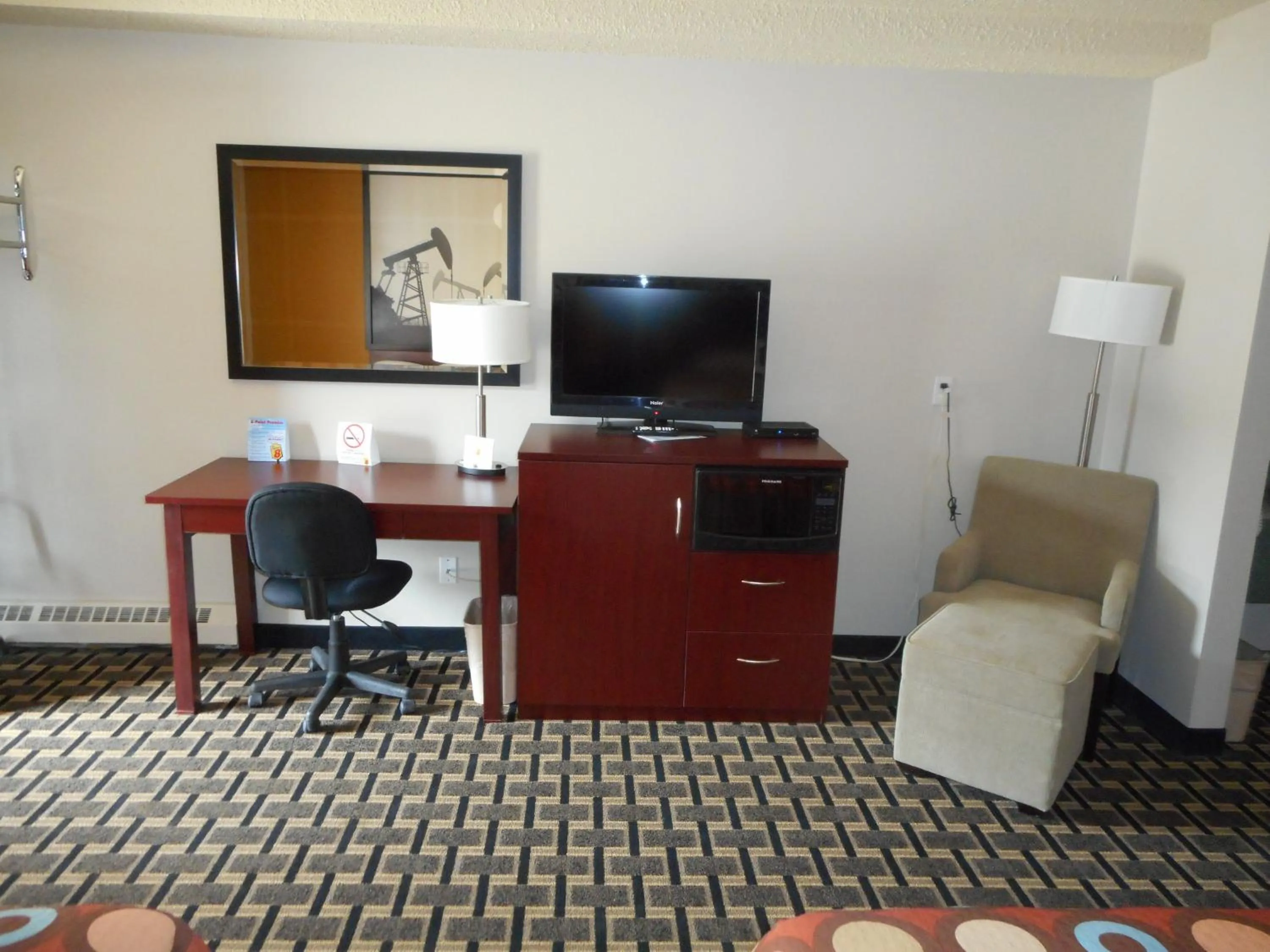 Bedroom in Super 8 by Wyndham Fox Creek